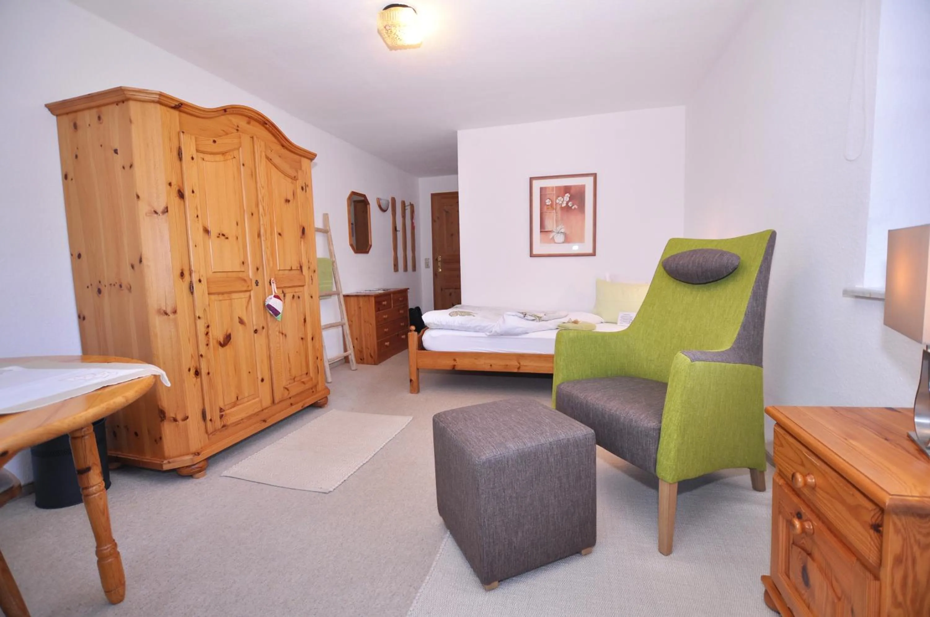 Photo of the whole room, Bed in Berghüs Schratt - EINFACH ANDERS - Ihr vegetarisches und veganes Biohotel