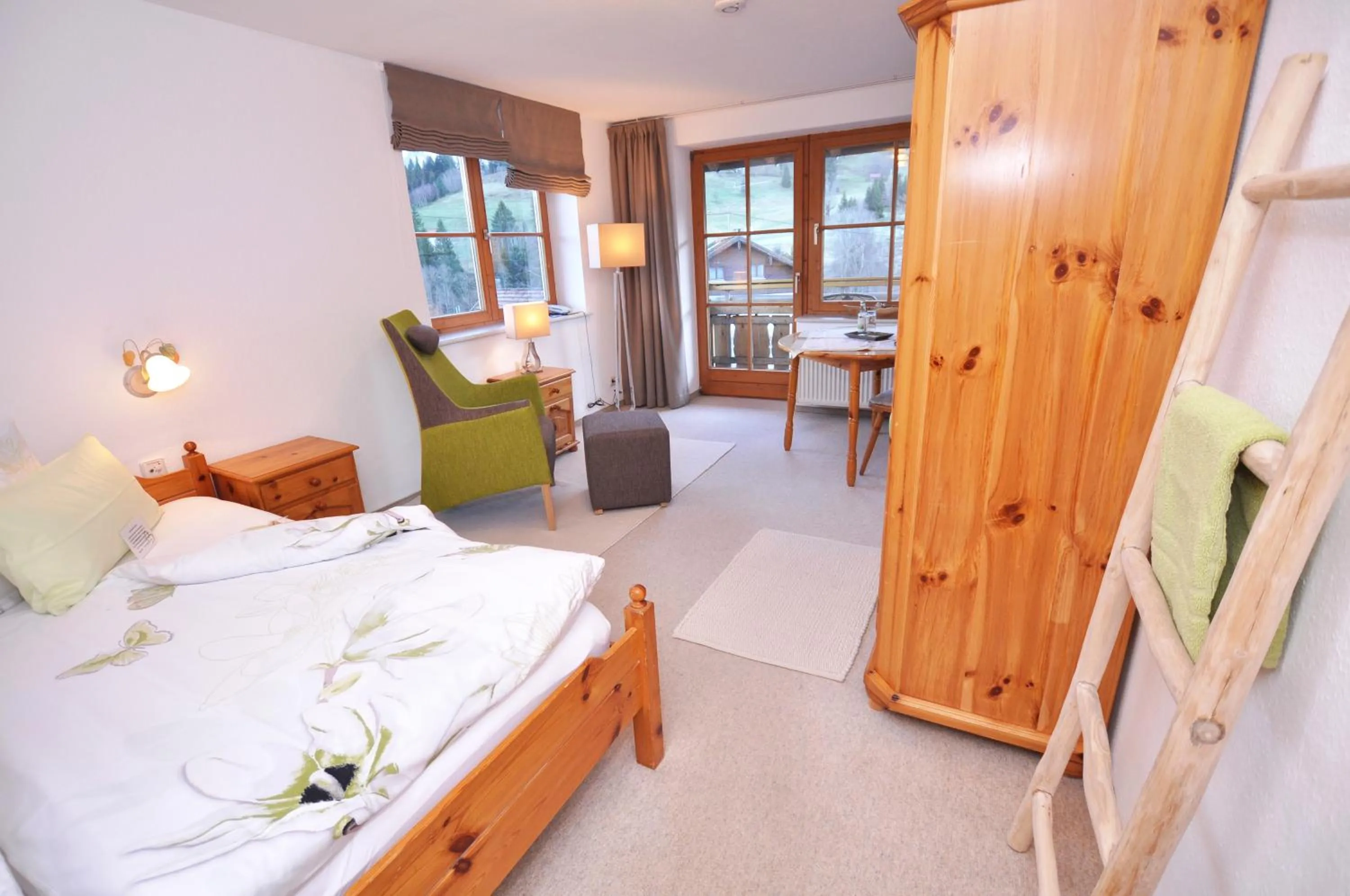 Photo of the whole room, Bed in Berghüs Schratt - EINFACH ANDERS - Ihr vegetarisches und veganes Biohotel