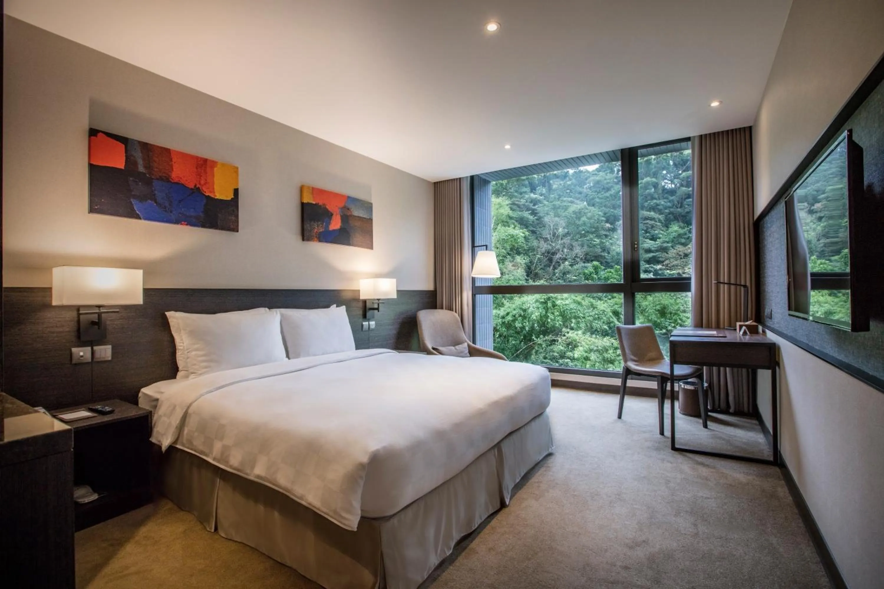 Photo of the whole room, Bed in Platinum Hotel