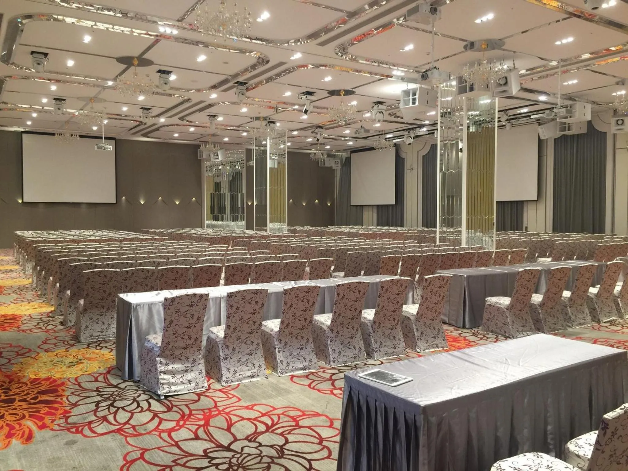 Banquet/Function facilities in Platinum Hotel