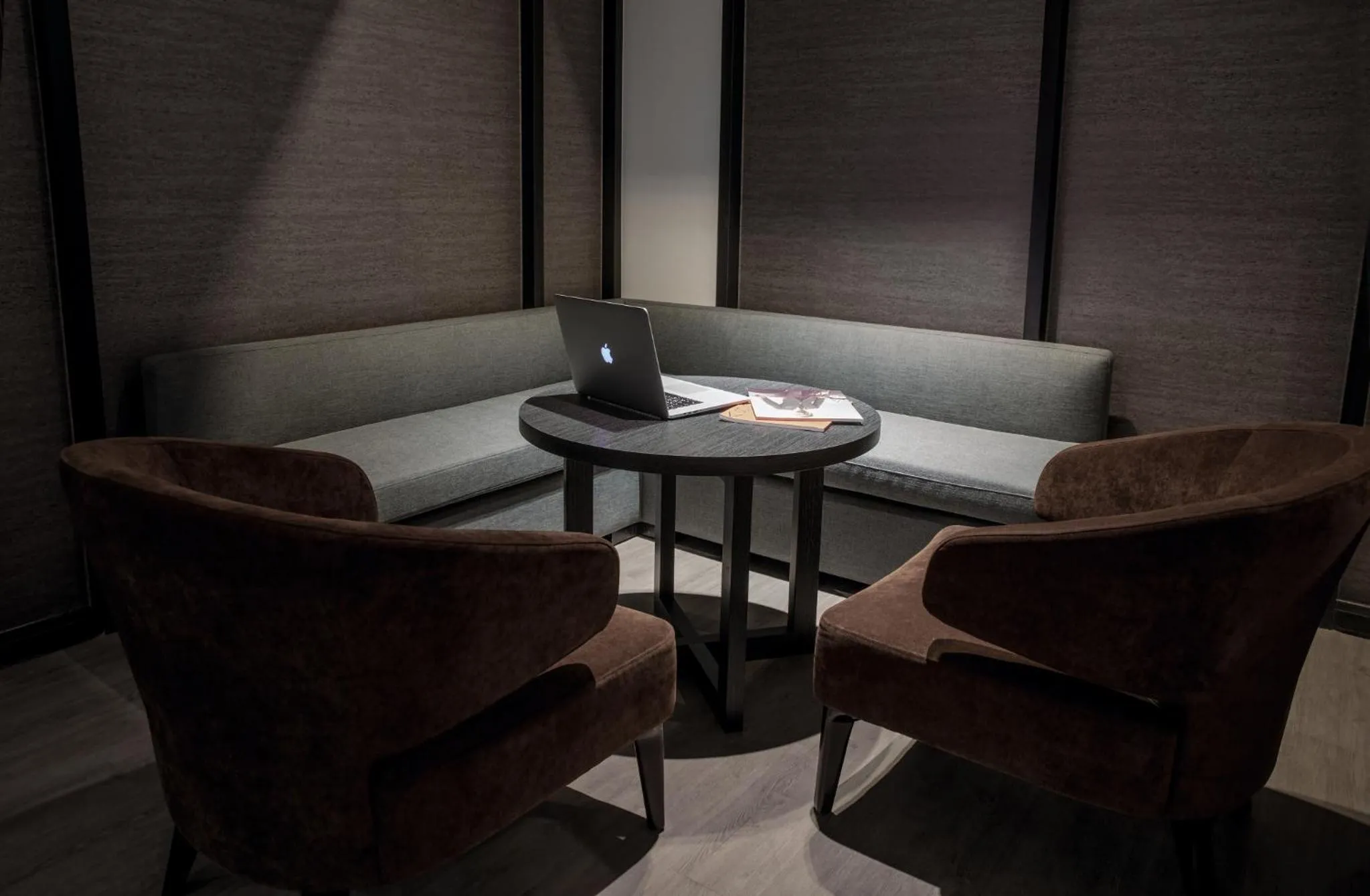 Communal lounge/ TV room in Platinum Hotel