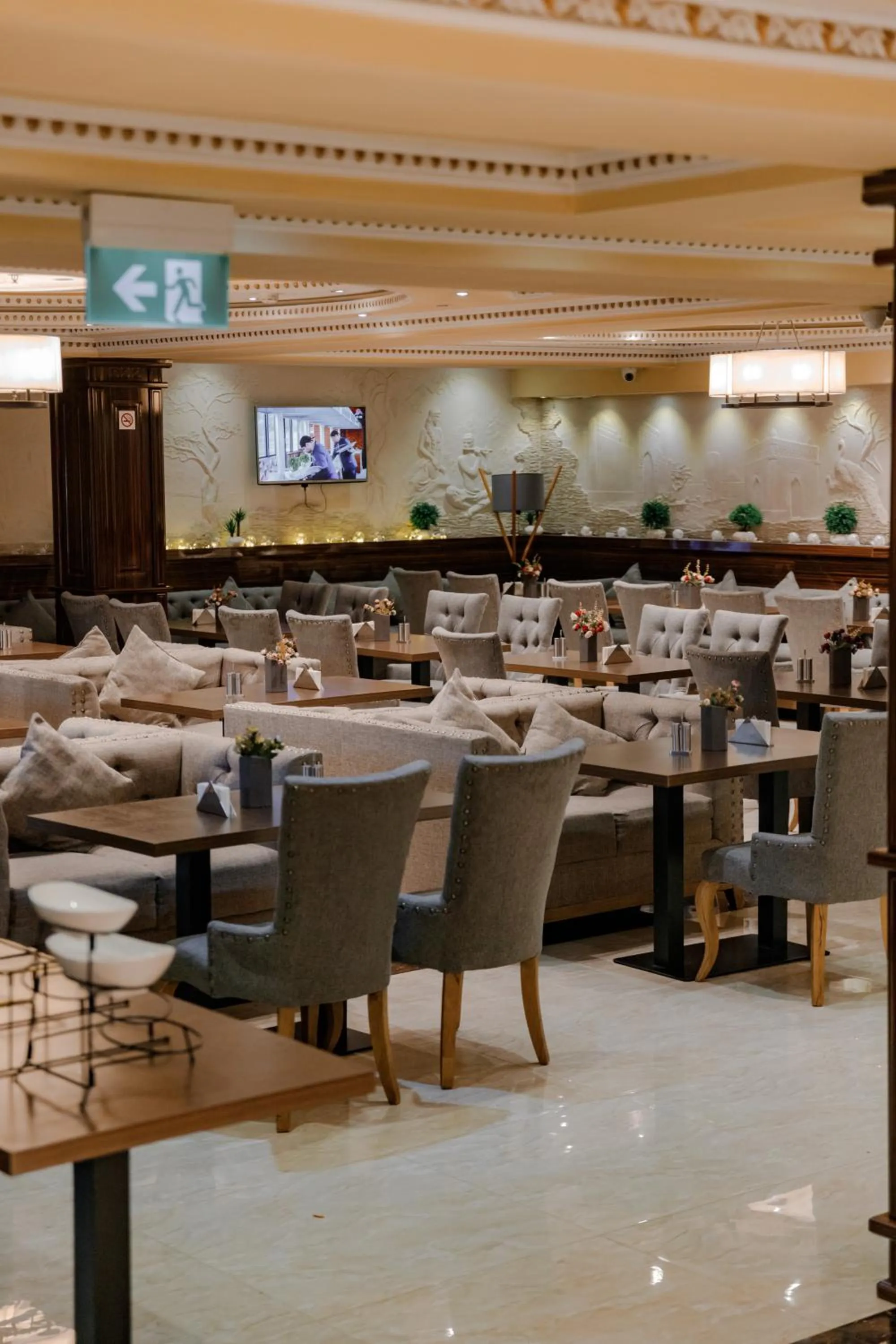 Restaurant/places to eat in Hotel Atlas