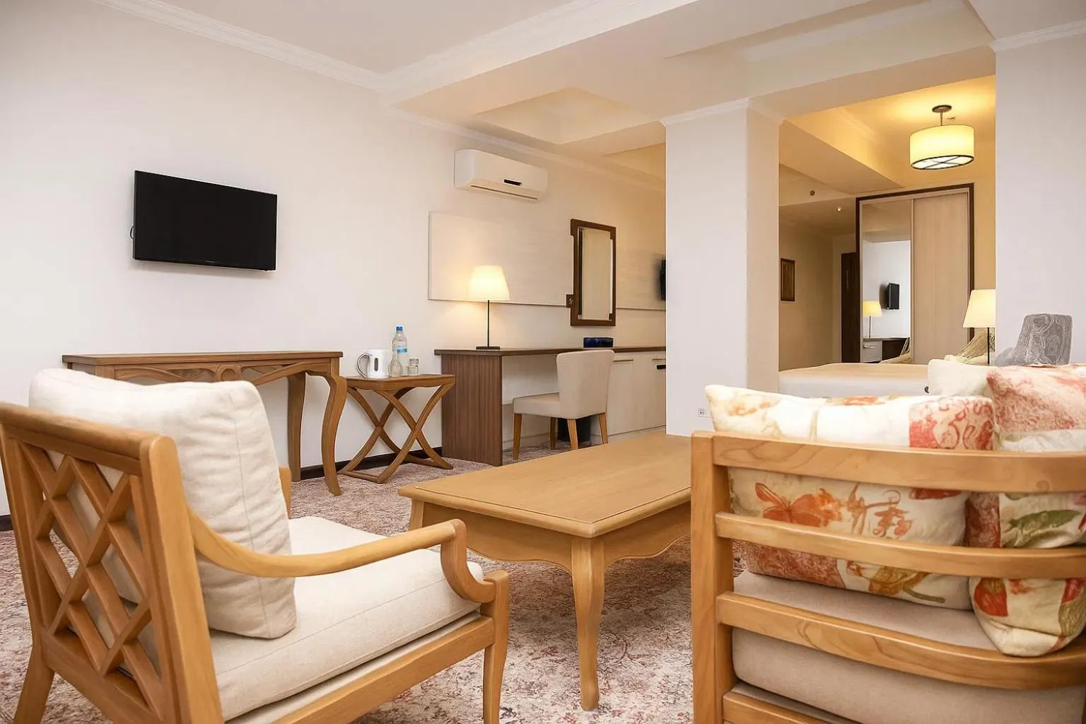 TV and multimedia, Bed in Hotel Atlas