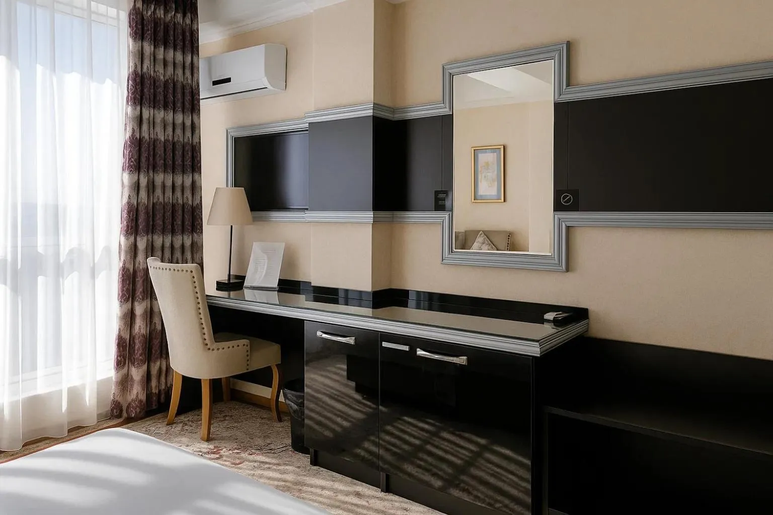 Seating area, Bed in Hotel Atlas