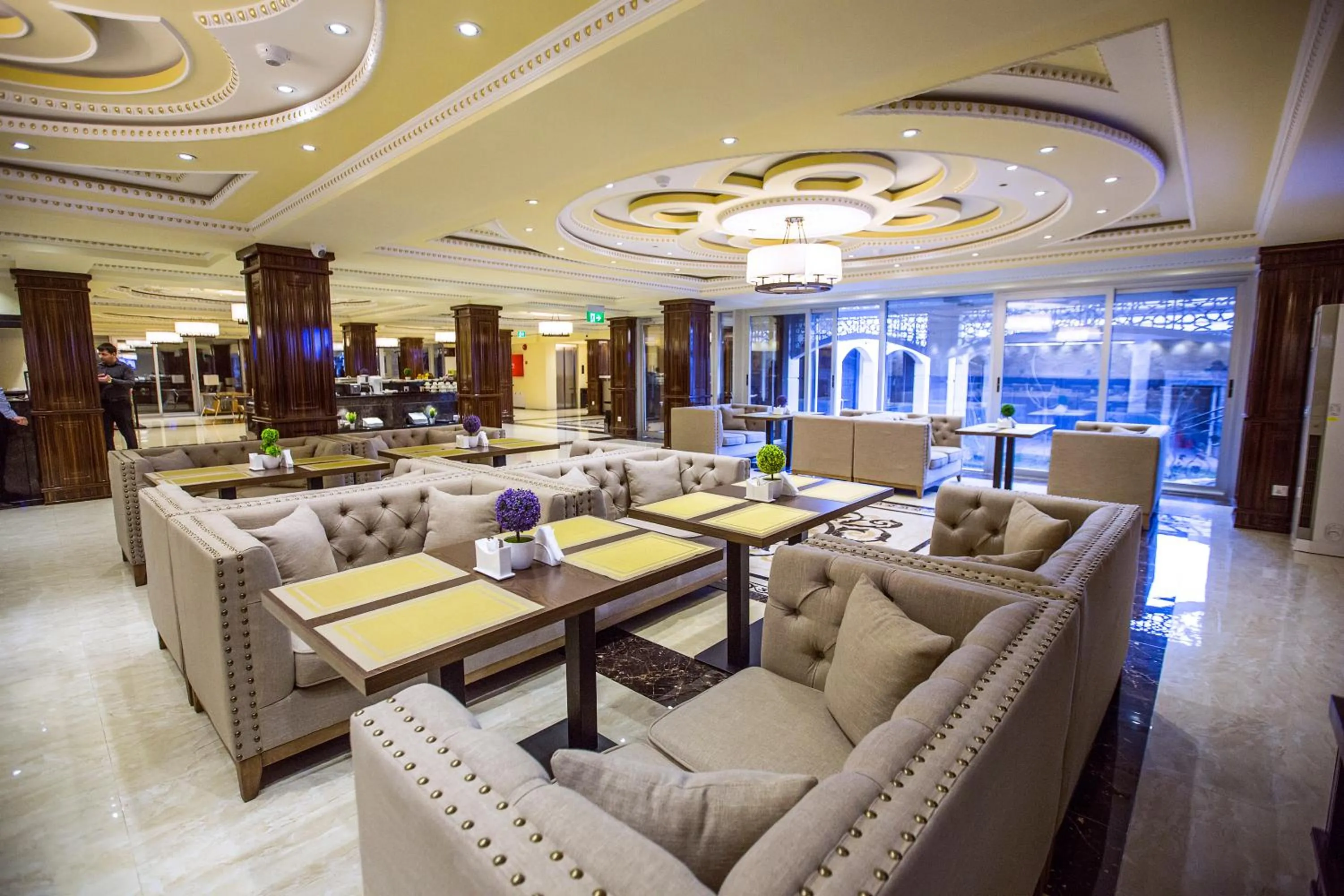 Restaurant/places to eat in Hotel Atlas