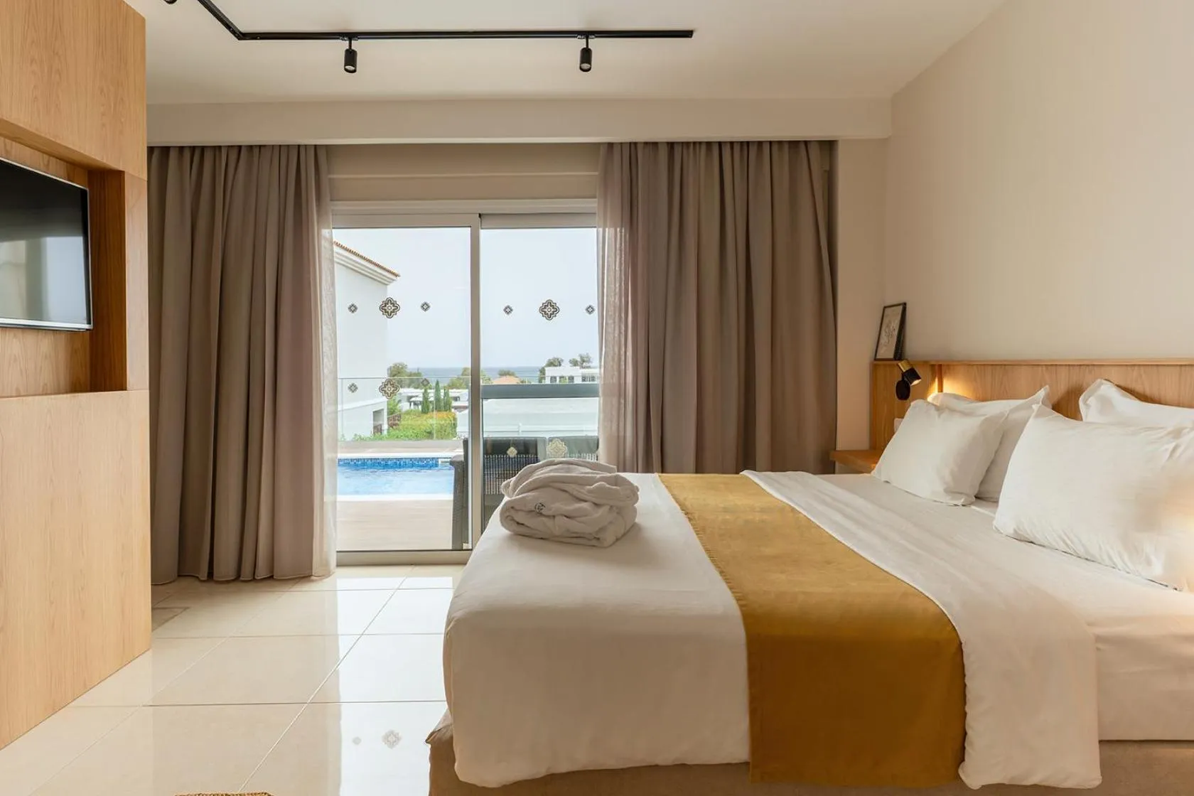 Bed in Anemos Luxury Grand Resort