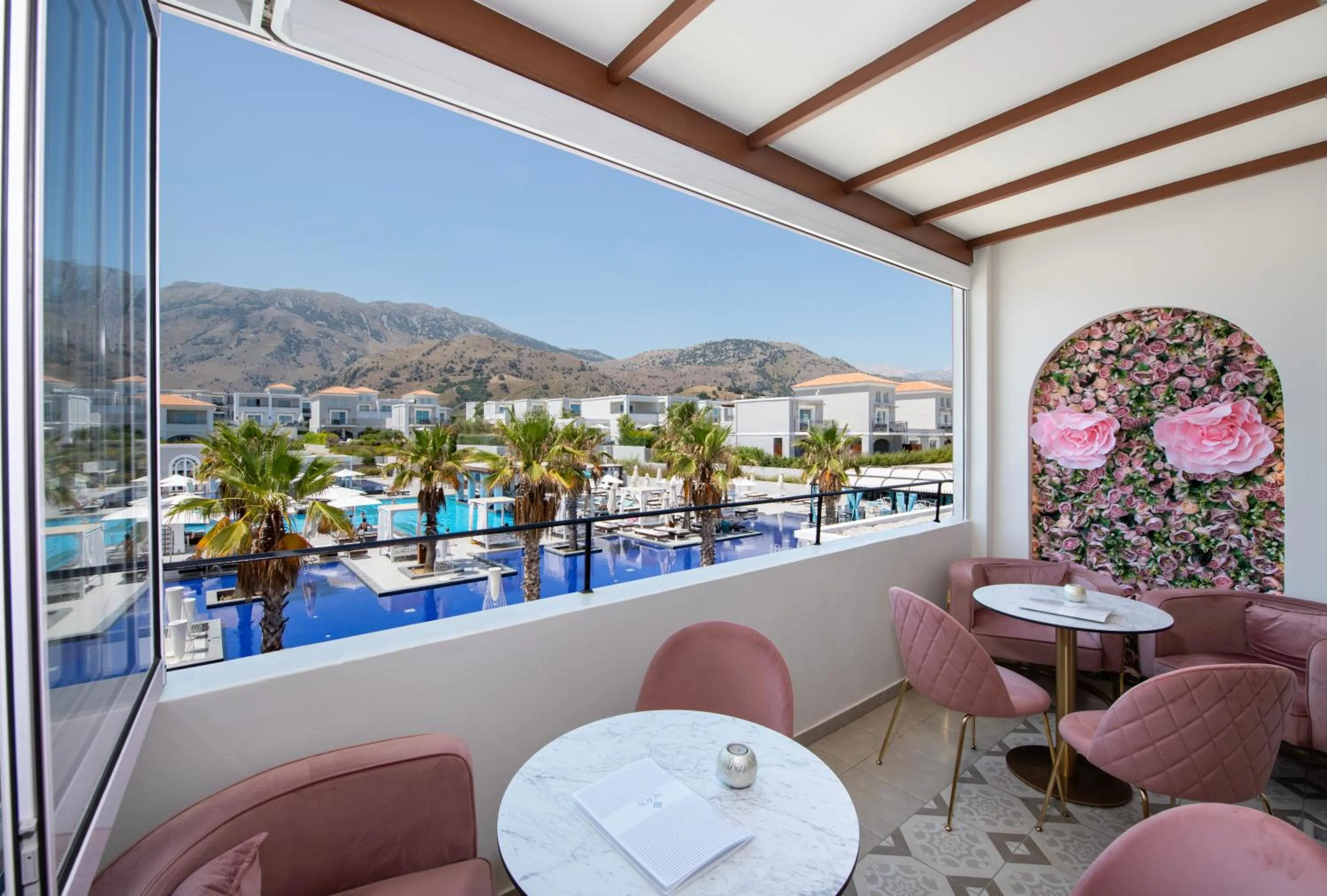 Lounge or bar in Anemos Luxury Grand Resort