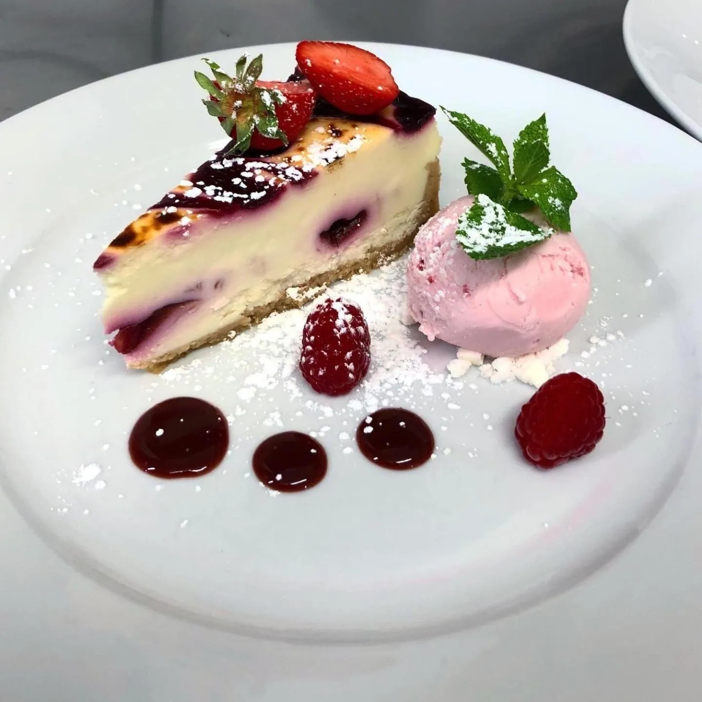 Food and drinks in Lakeside Lodge