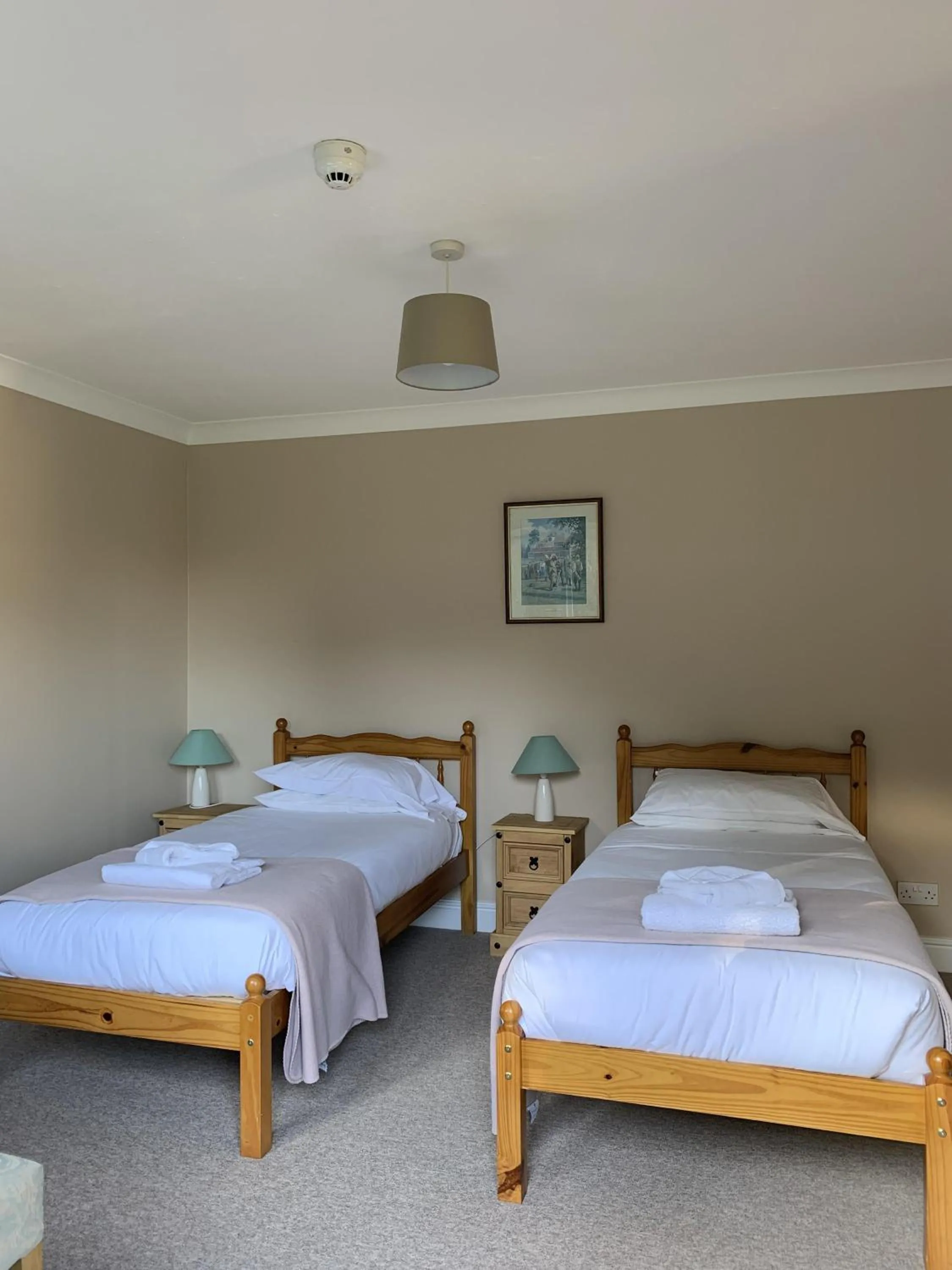 Bedroom, Bed in Lakeside Lodge