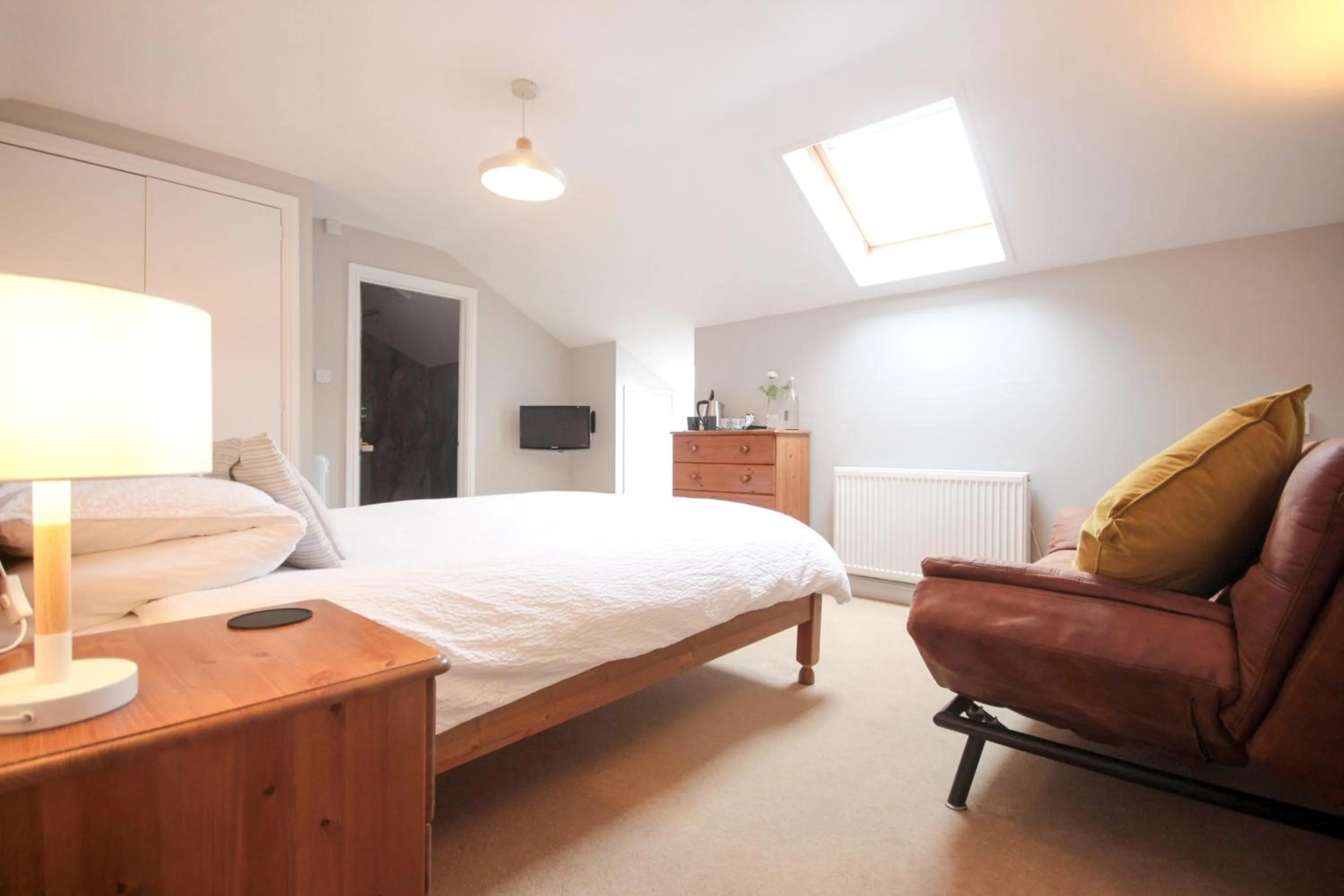 Bedroom, Bed in The Five Dials Inn