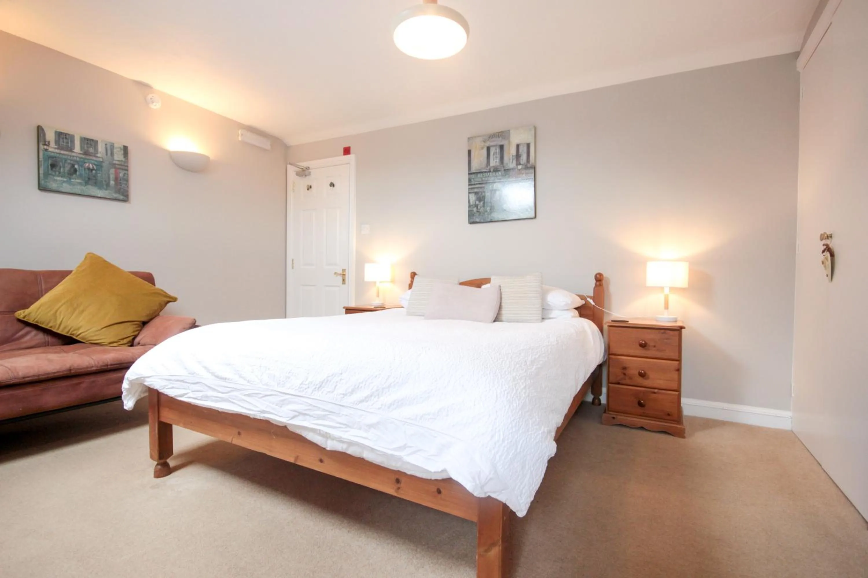 Bedroom, Bed in The Five Dials Inn