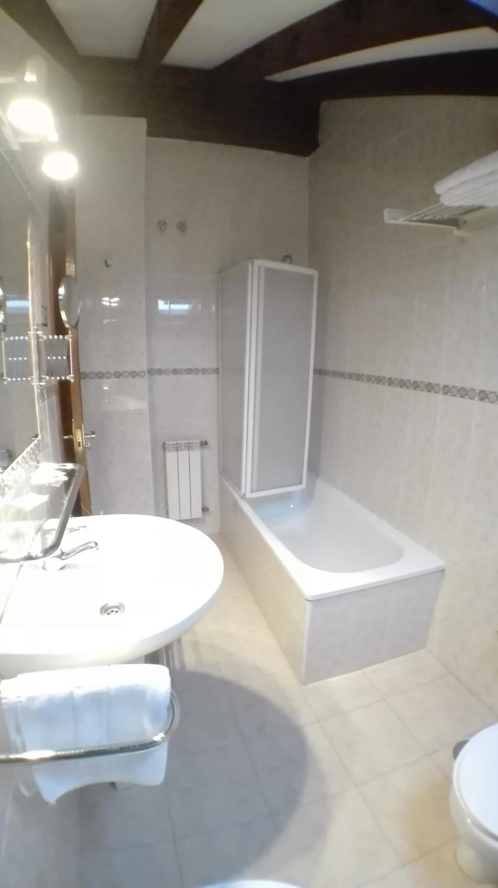 Bathroom in Apartamentos River Santander