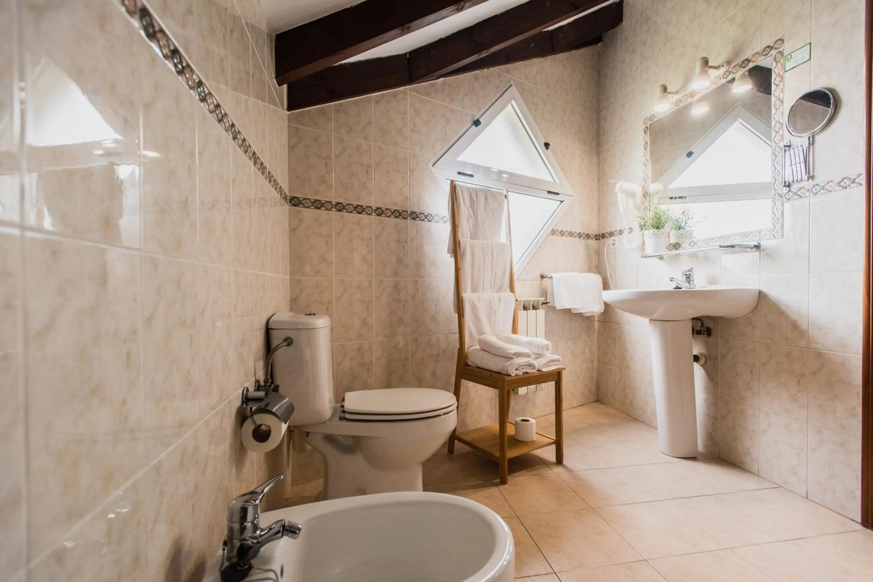 Bathroom in Apartamentos River Santander