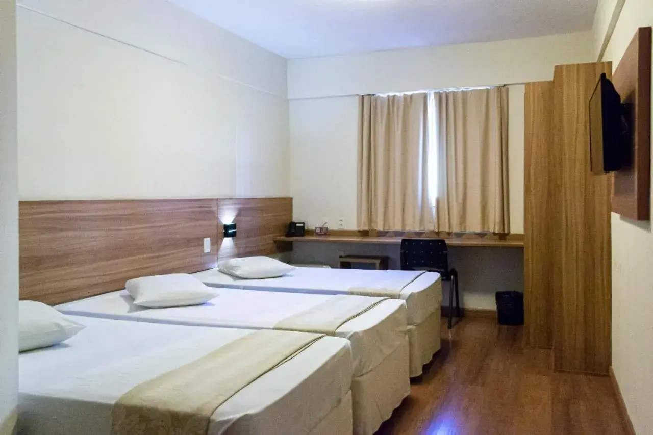 Triple Room with 3 Single Beds in Hotel Malibu Inn Campinas Triple Room with 3 Single Beds in Hotel Malibu Inn Campinas