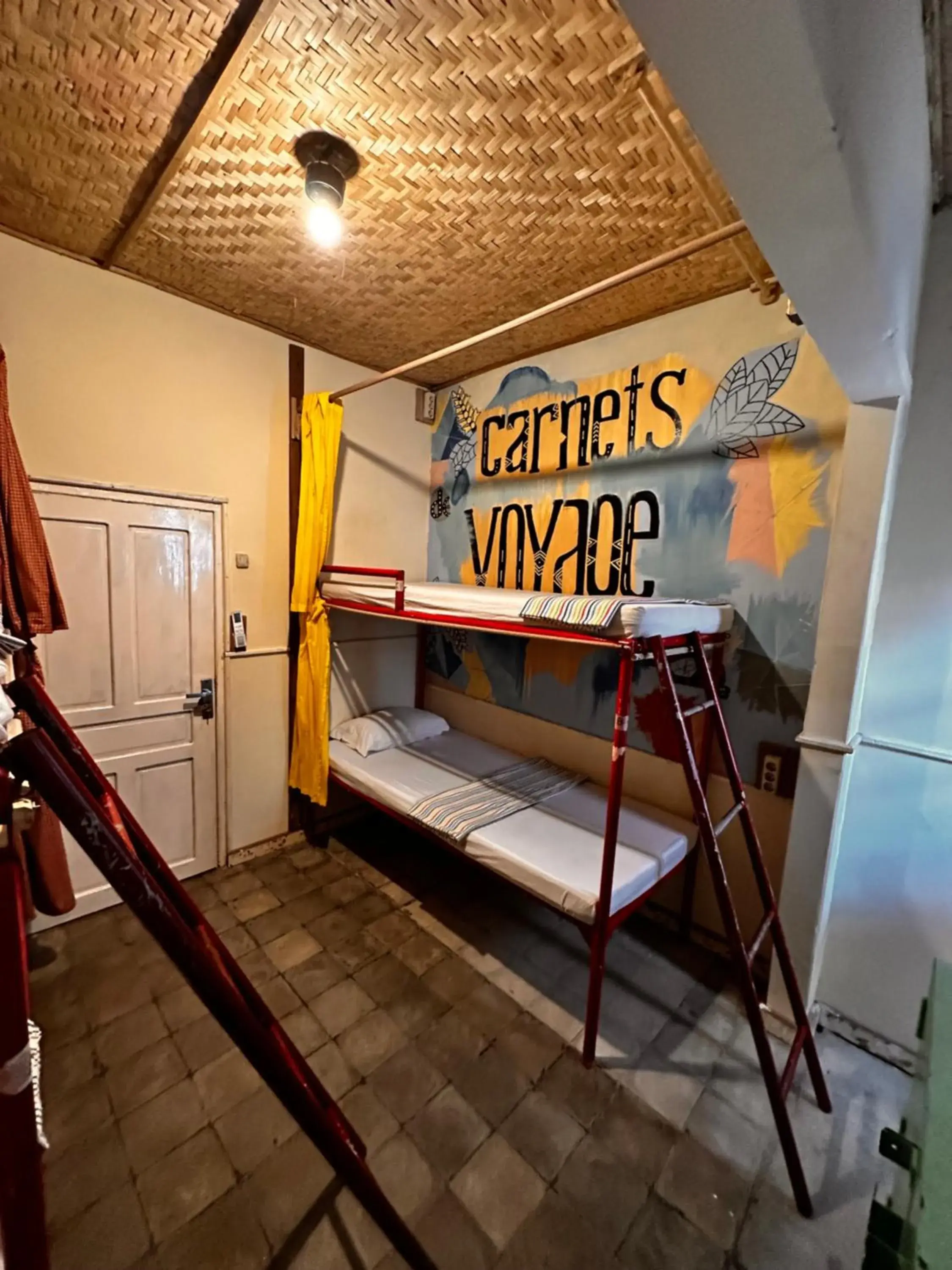 Bed in 3-bed Mixed Dormitory Room with Air Conditioning in Gili La Boheme Bed in 3-bed Mixed Dormitory Room with Air Conditioning in Gili La Boheme