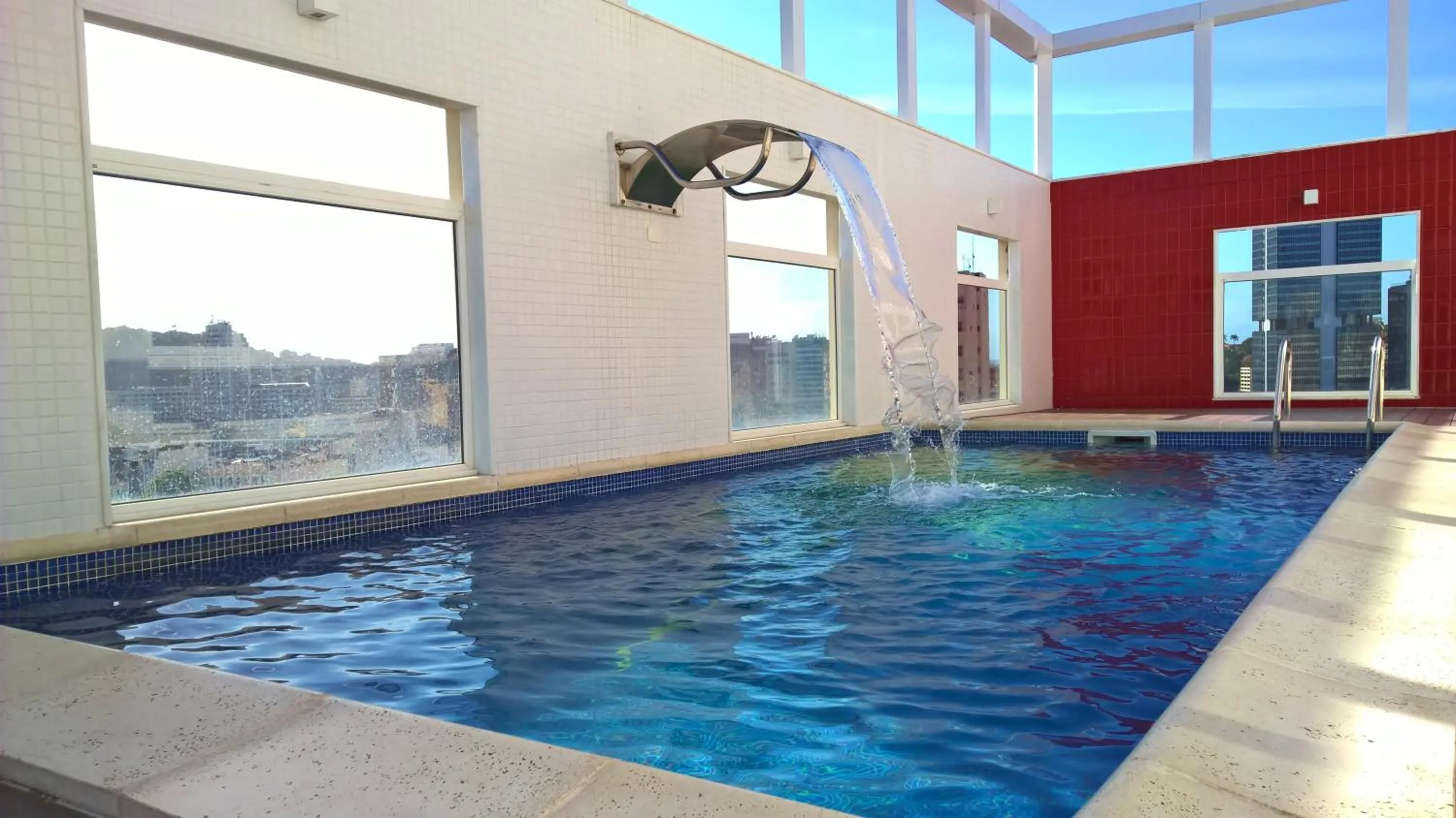 Swimming pool in Hotel Atlântico Tower