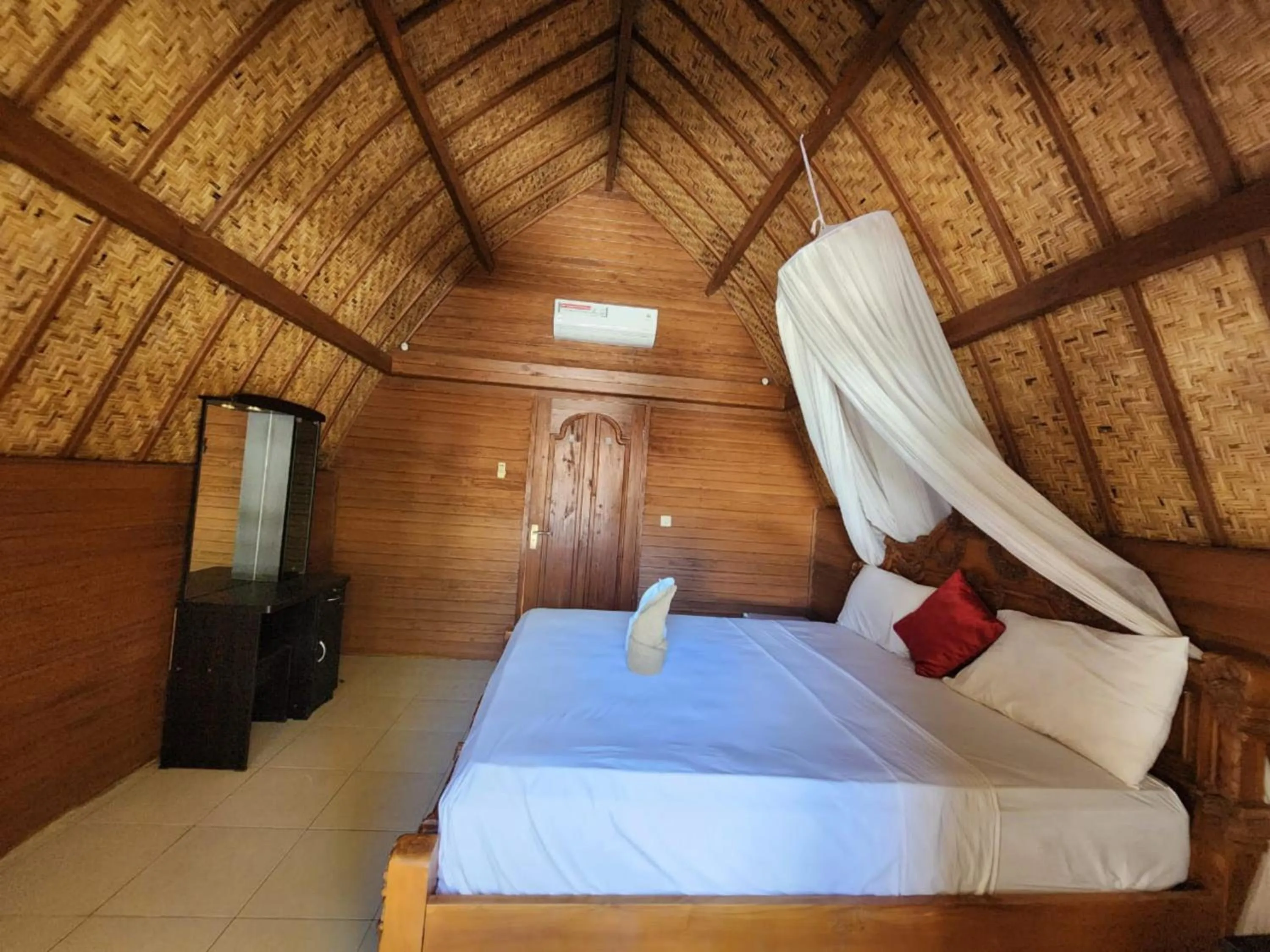 Bedroom, Bed in Gusung Indah Bungalow Gili Air