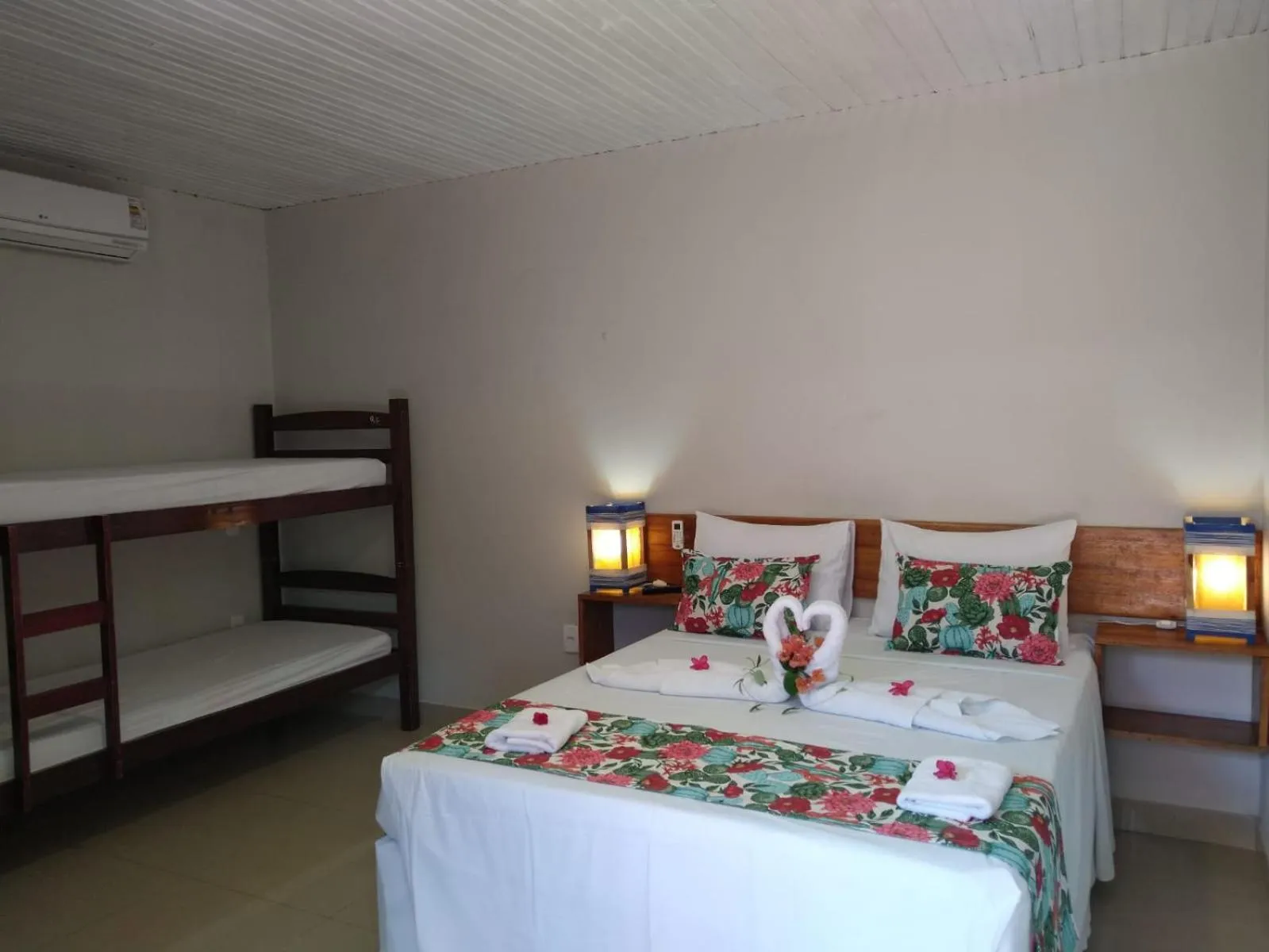 Photo of the whole room, Bed in Pousada Mar Mai