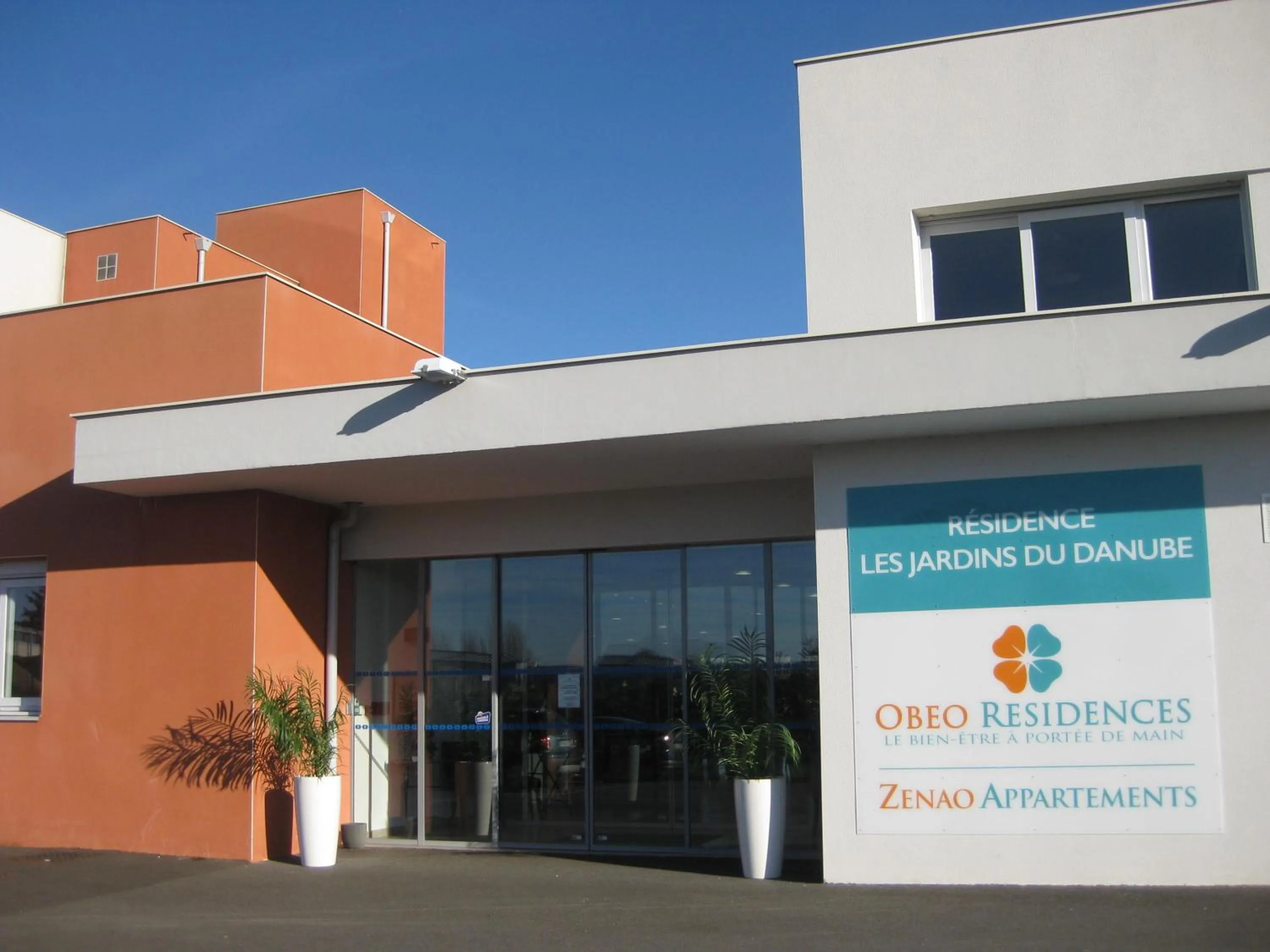 Facade/entrance in Zenao Appart'Hotel