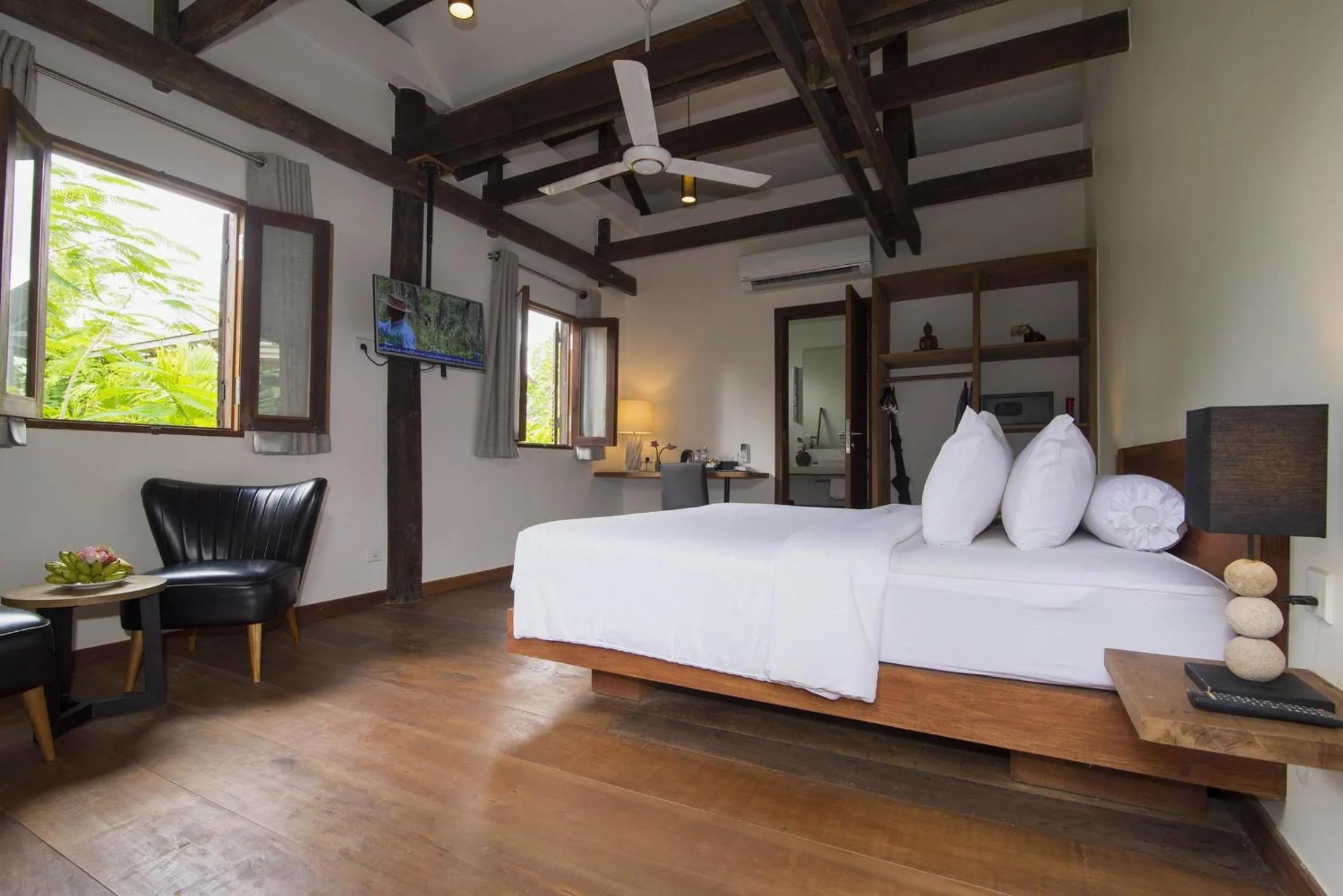 Bed in Enkosa 4-Bedroom Wooden Luxury House