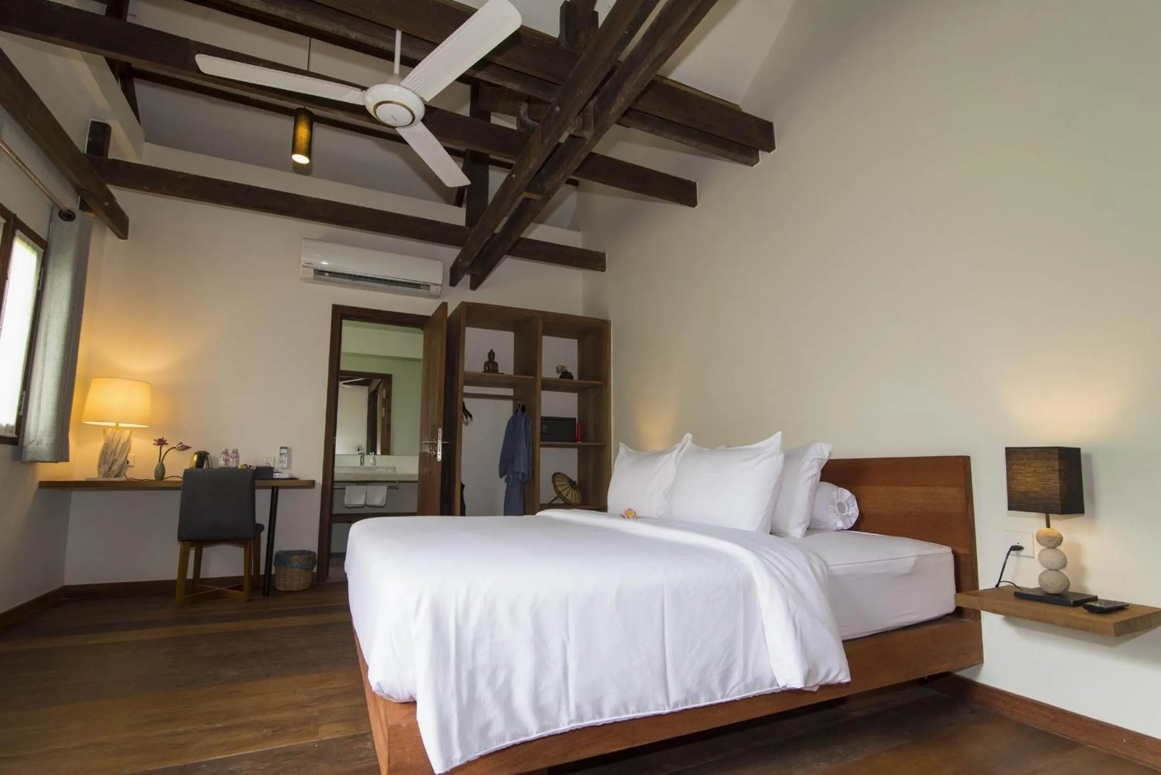 Photo of the whole room, Bed in Enkosa 4-Bedroom Wooden Luxury House