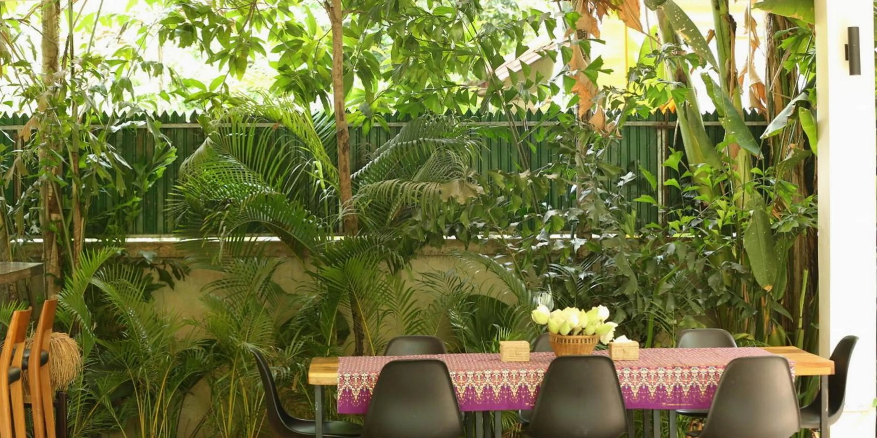 Restaurant/places to eat in Enkosa 4-Bedroom Wooden Luxury House