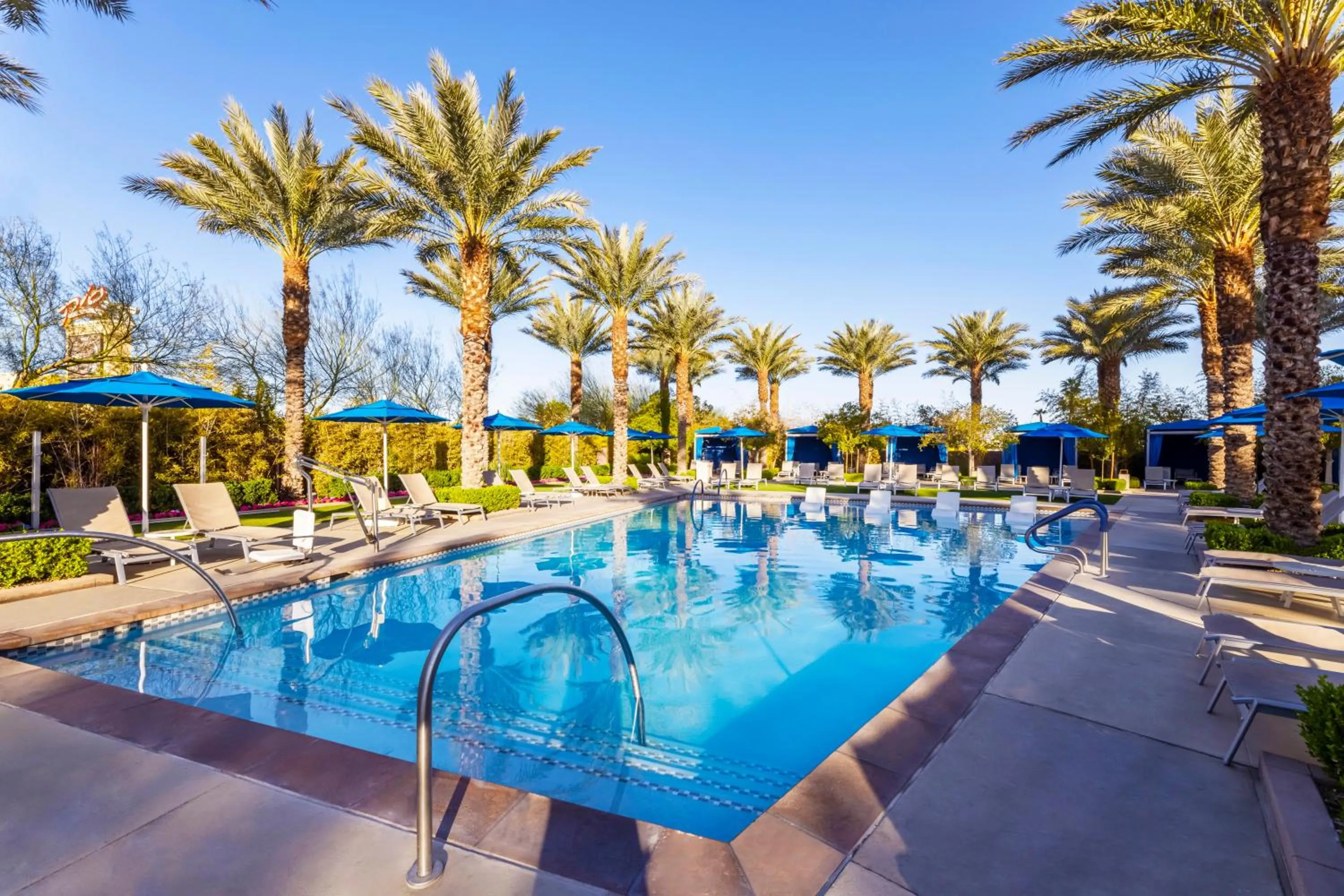 Swimming pool in Club Wyndham Desert Blue