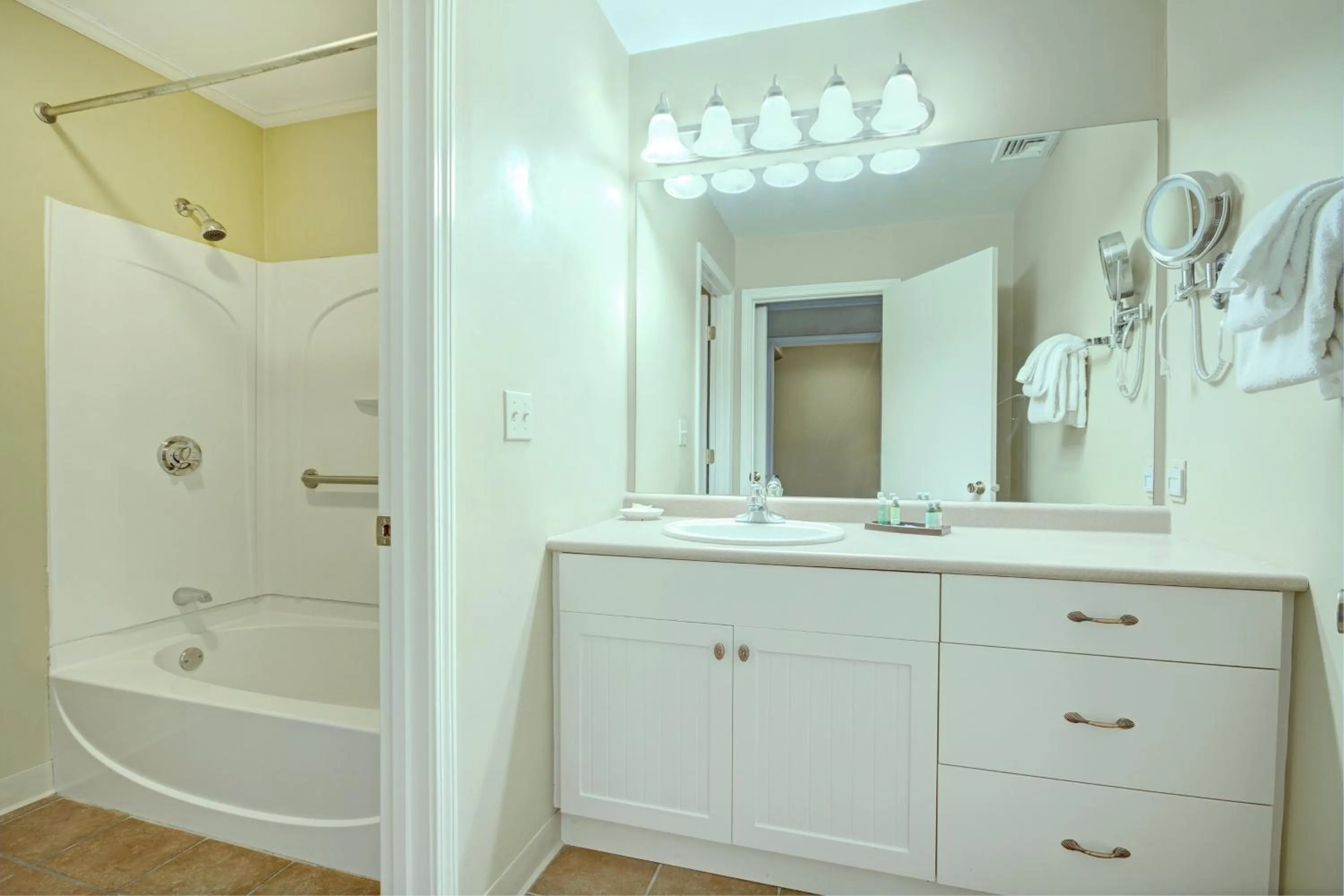 Bathroom in Club Wyndham Newport Overlook