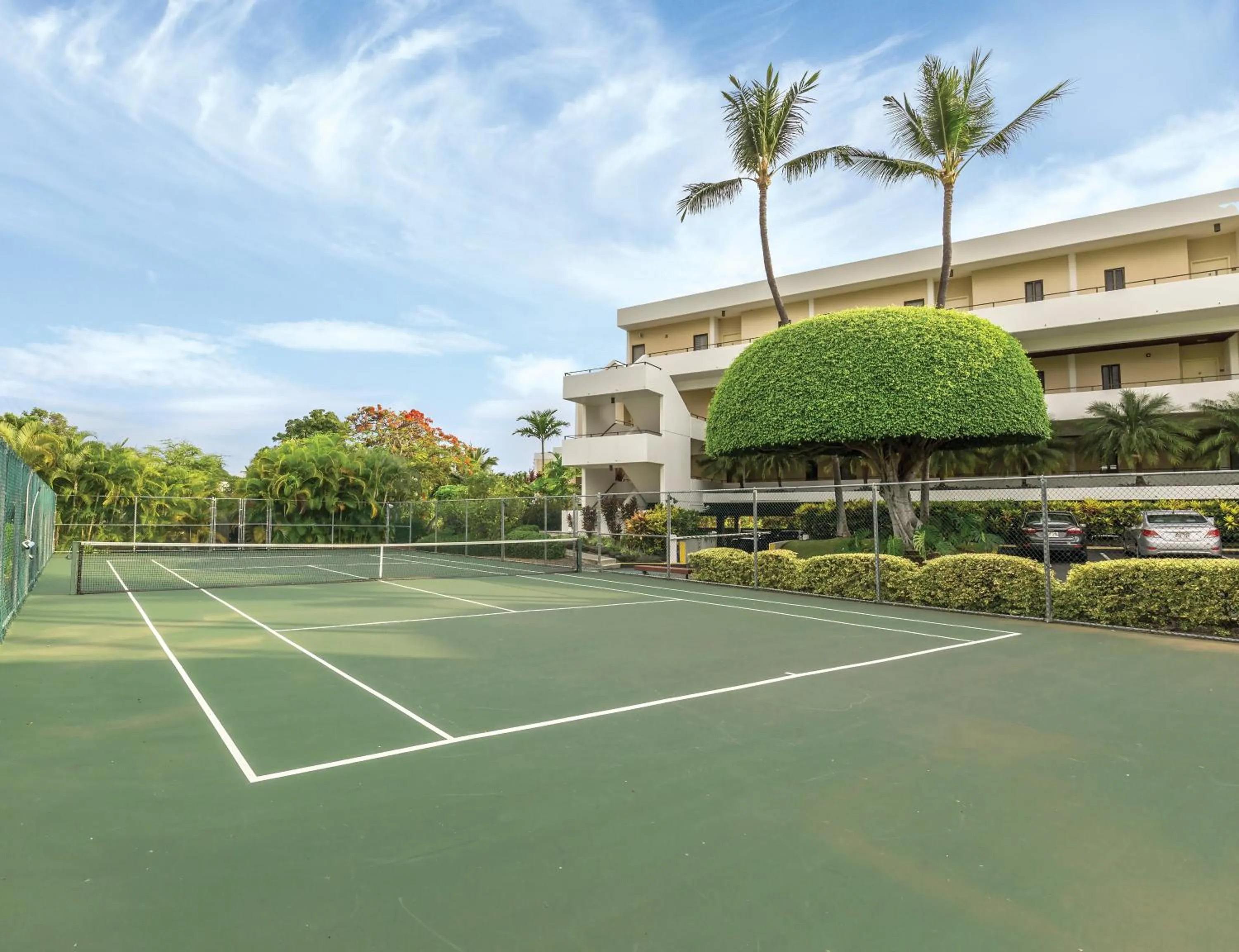 Tennis court in Wyndham Royal Sea Cliff Resort