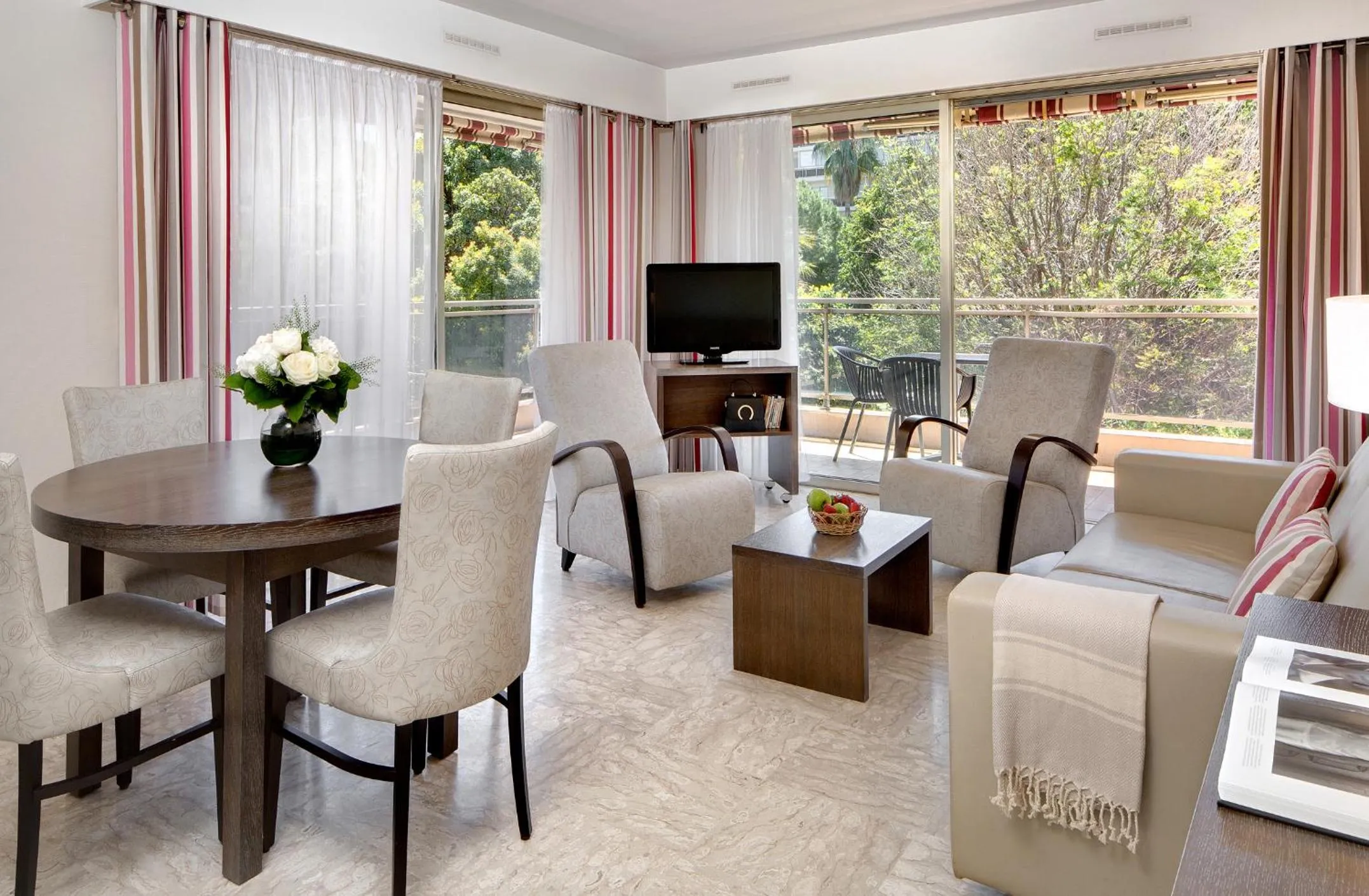 Seating area in The Originals Résidence, Les Strélitzias