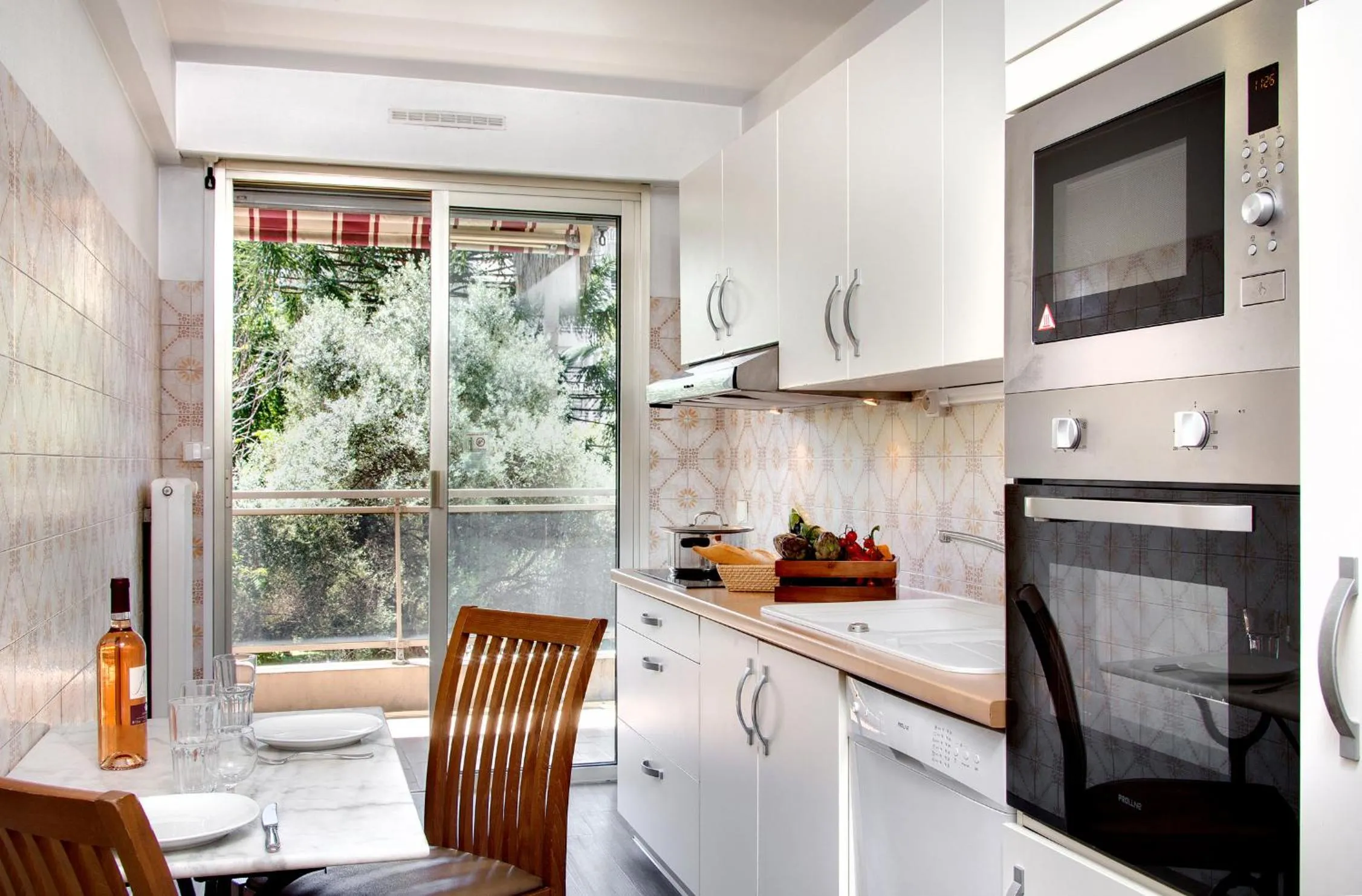 Kitchen or kitchenette in The Originals Résidence, Les Strélitzias