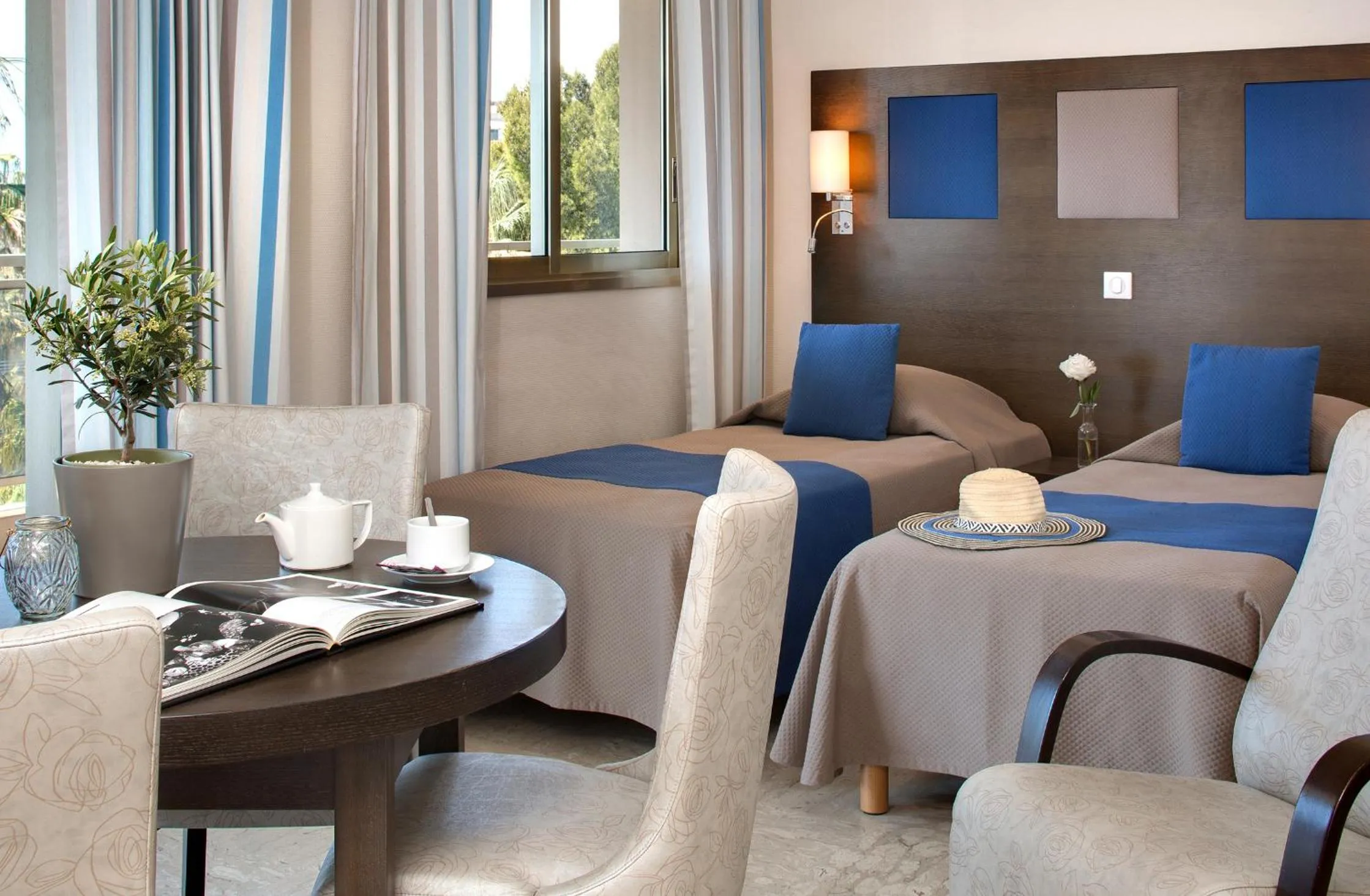 Shower in The Originals Résidence, Les Strélitzias