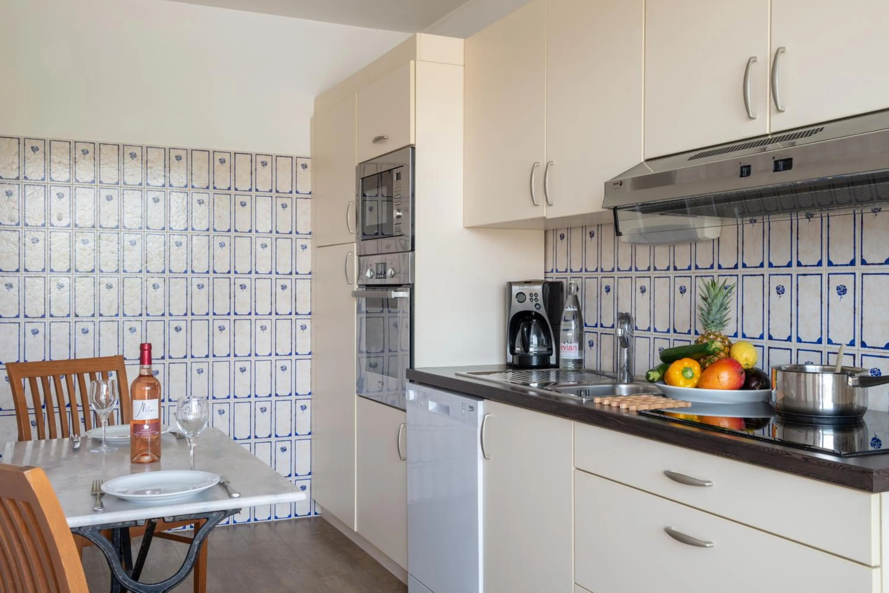 Kitchen or kitchenette in The Originals Résidence, Les Strélitzias