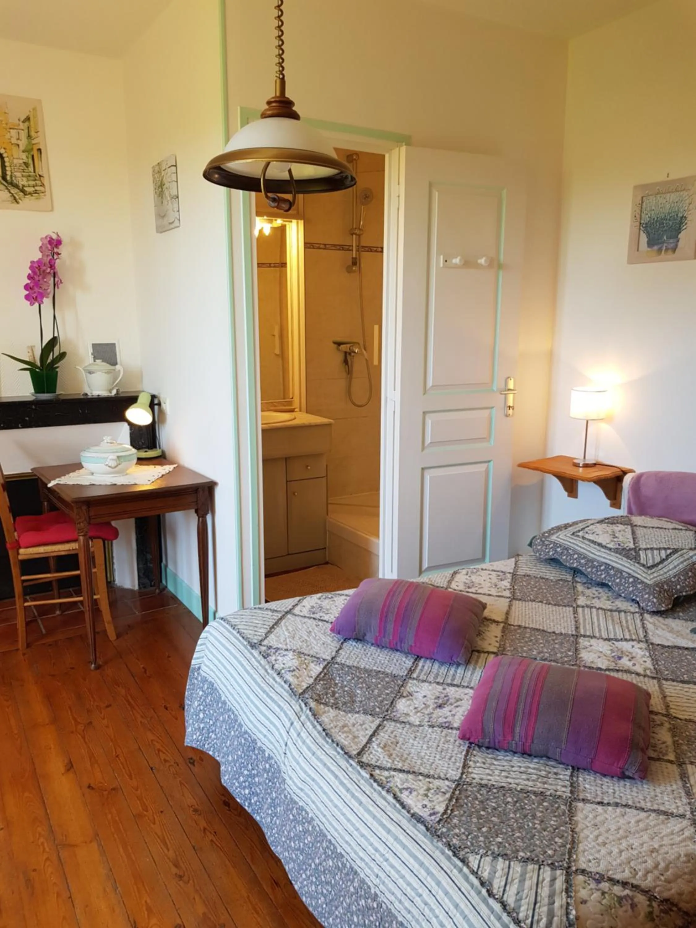 Bathroom, Bed in Chambres D'hôtes Anne-Marie