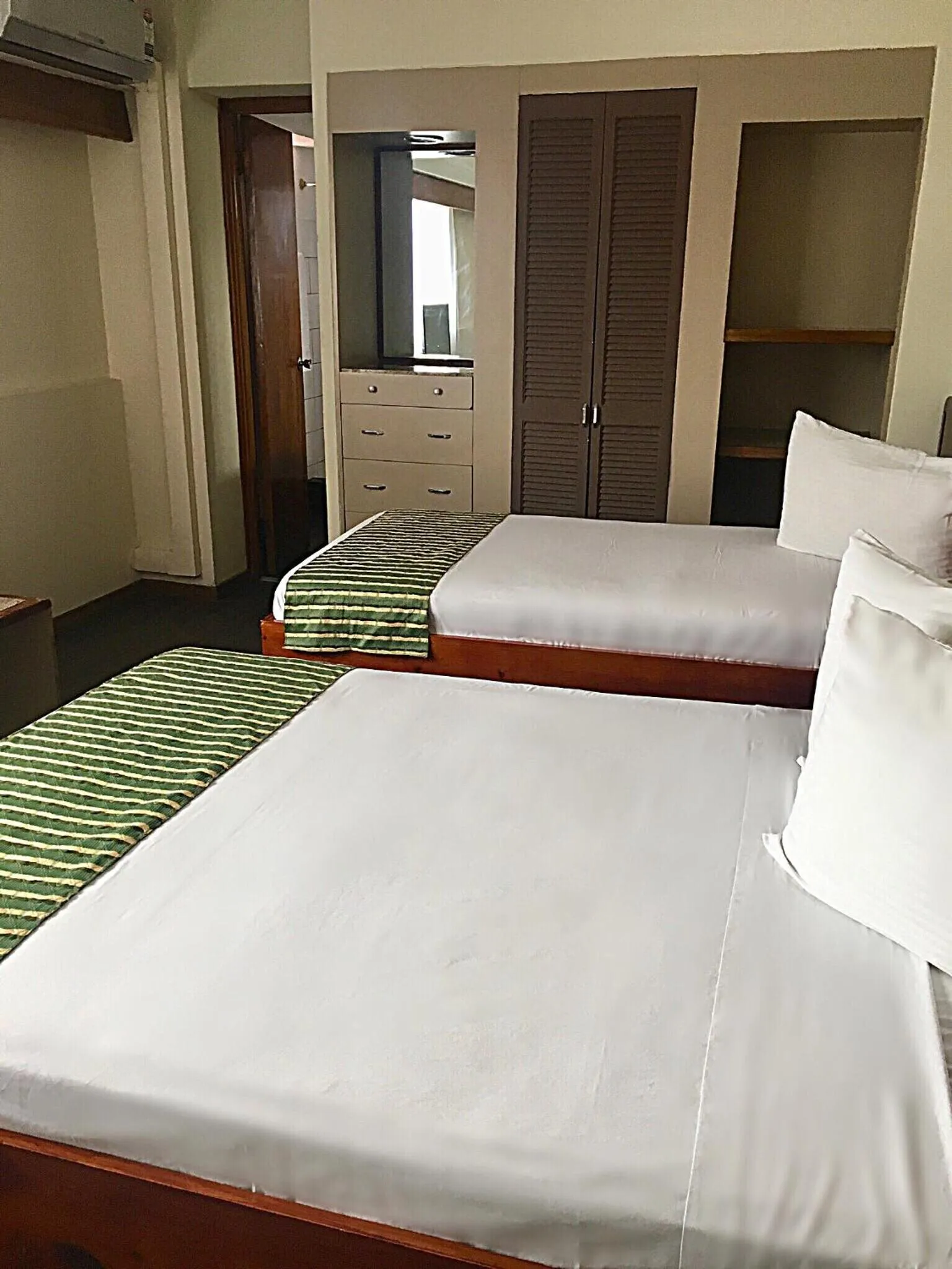 Bedroom, Bed in Hotel Ambassador