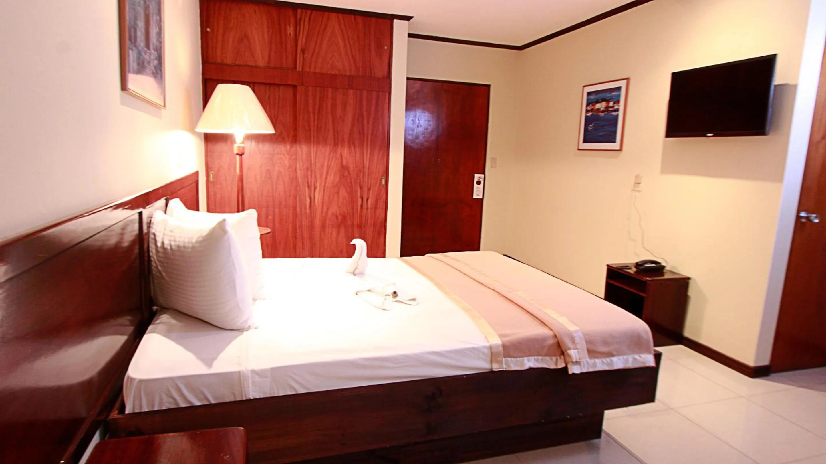 Bedroom, Bed in Hotel Ambassador