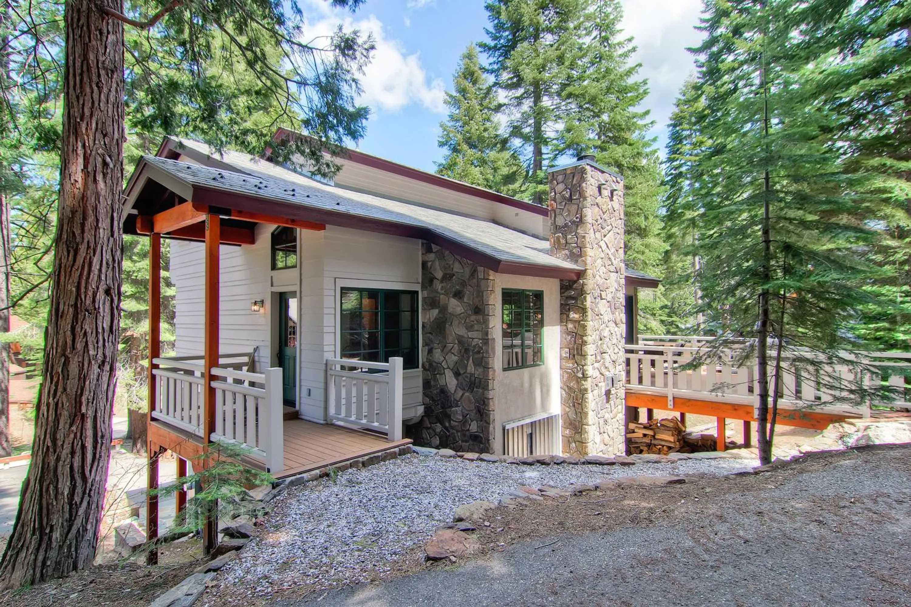 Ahwahnichi Lodge