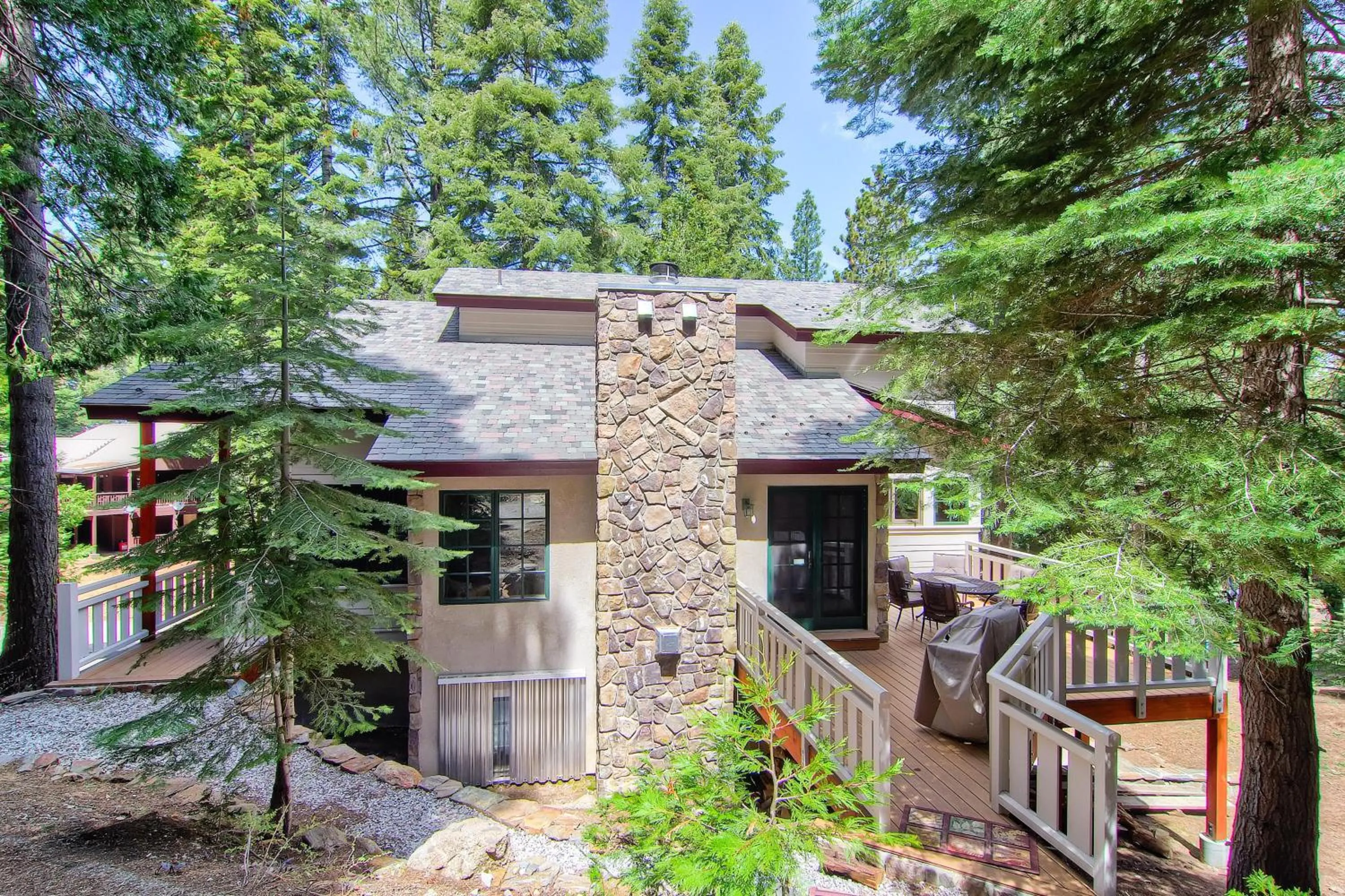 Ahwahnichi Lodge