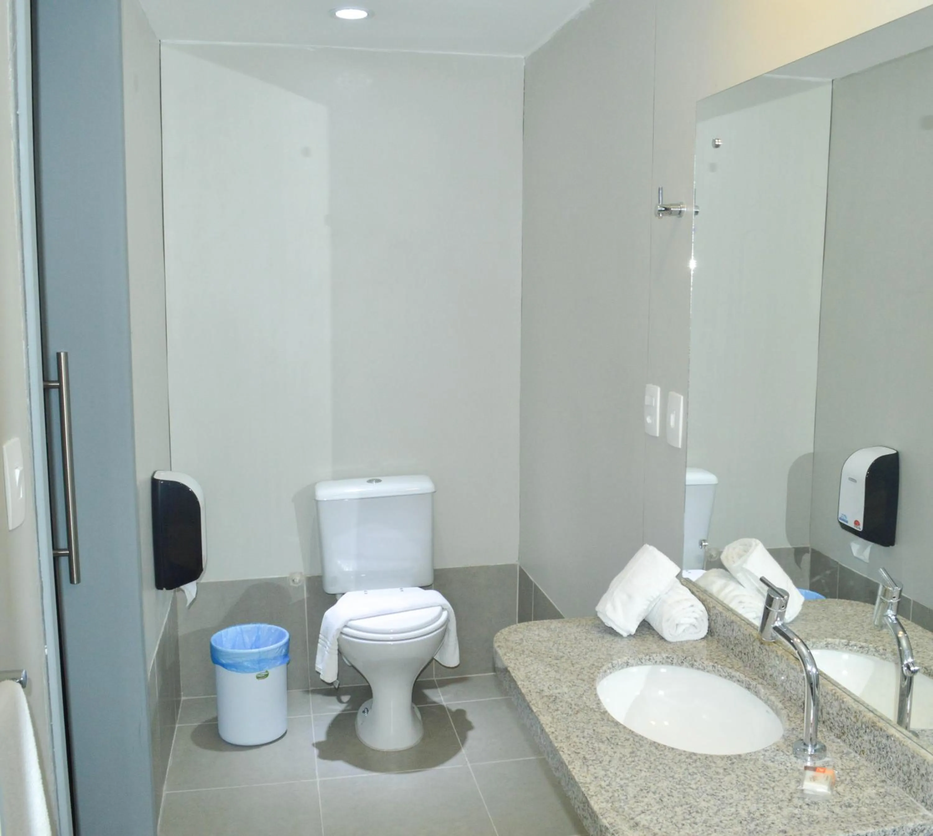 Bathroom in Pajuçara Hotel Express