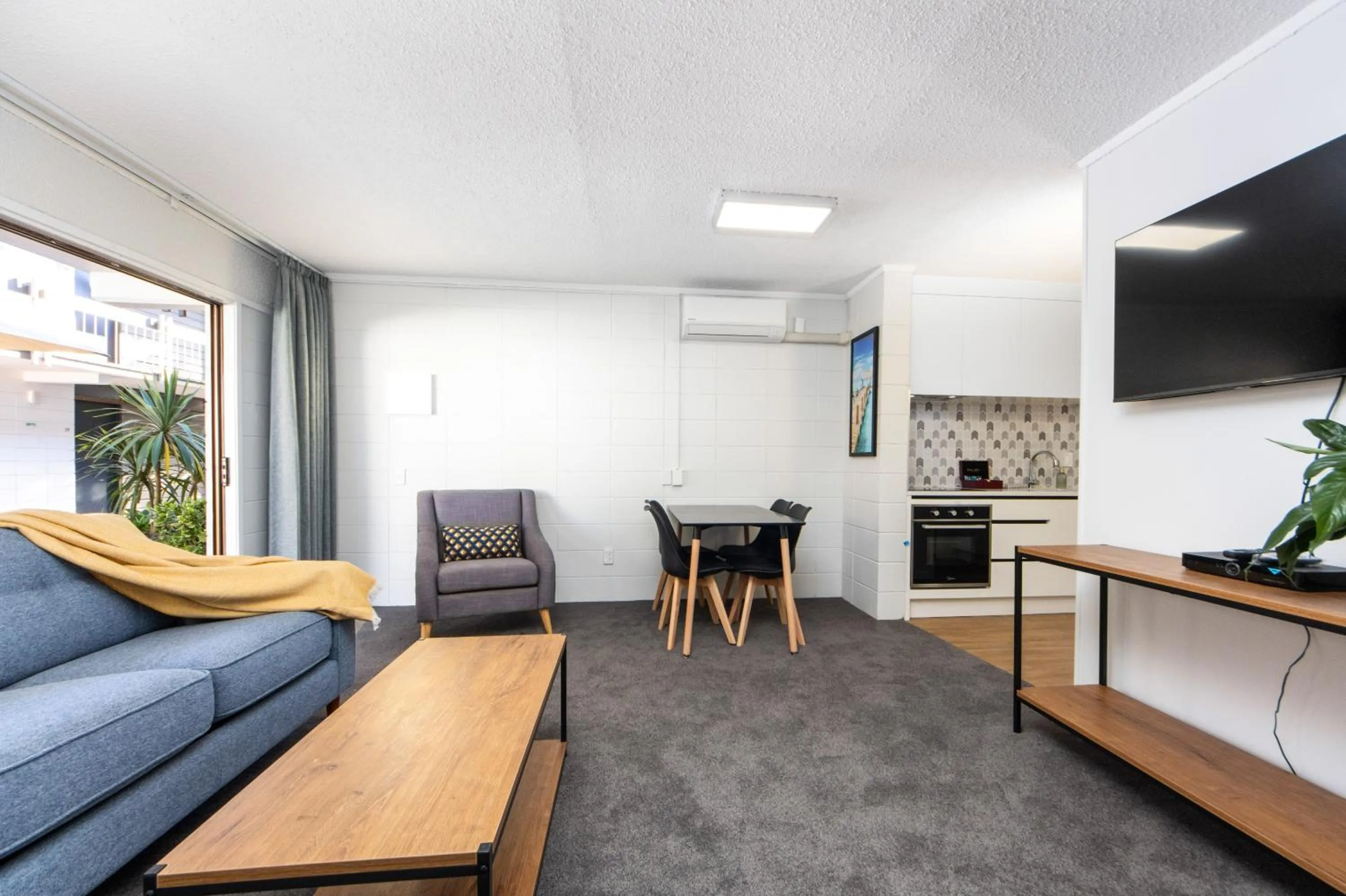 Living room in Epsom Motel