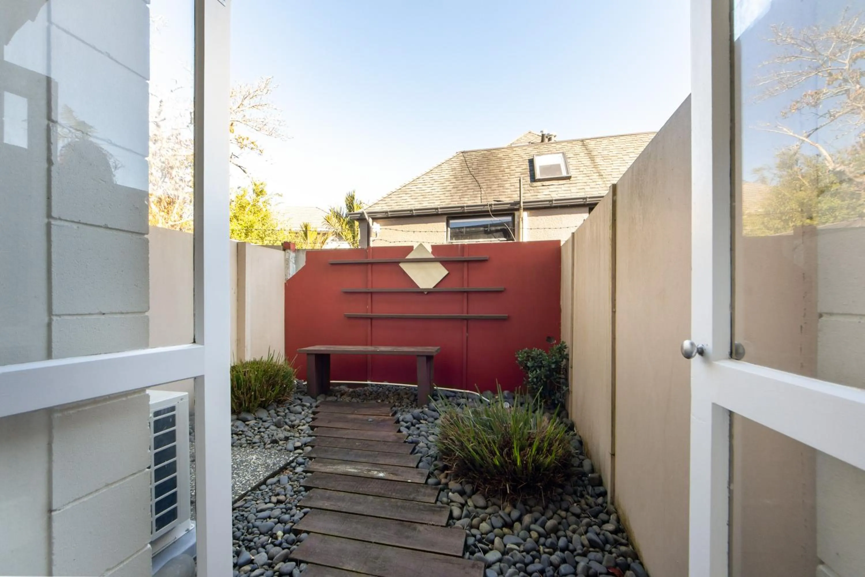 Inner courtyard view in Epsom Motel