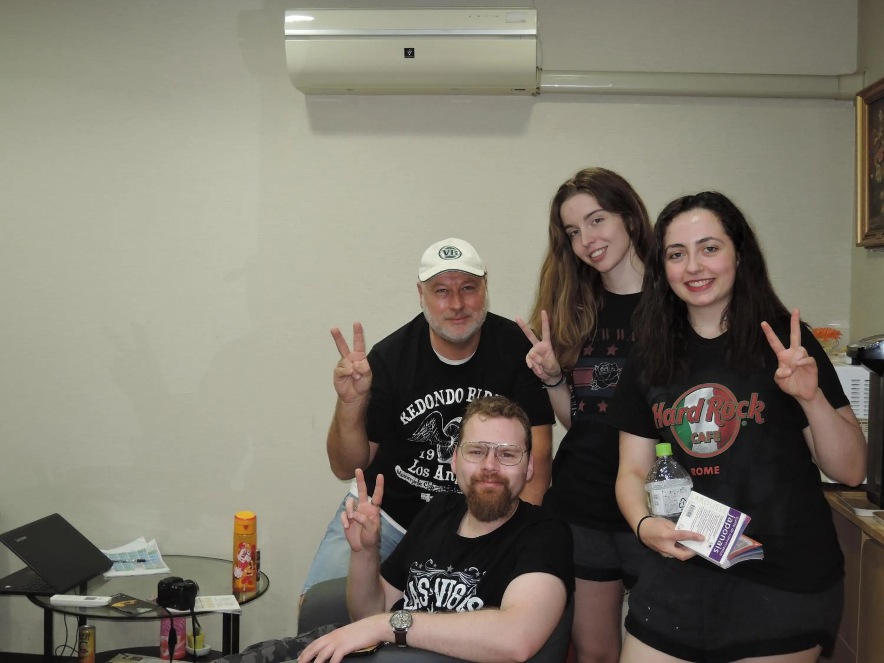 Guests in Hotel Lucky