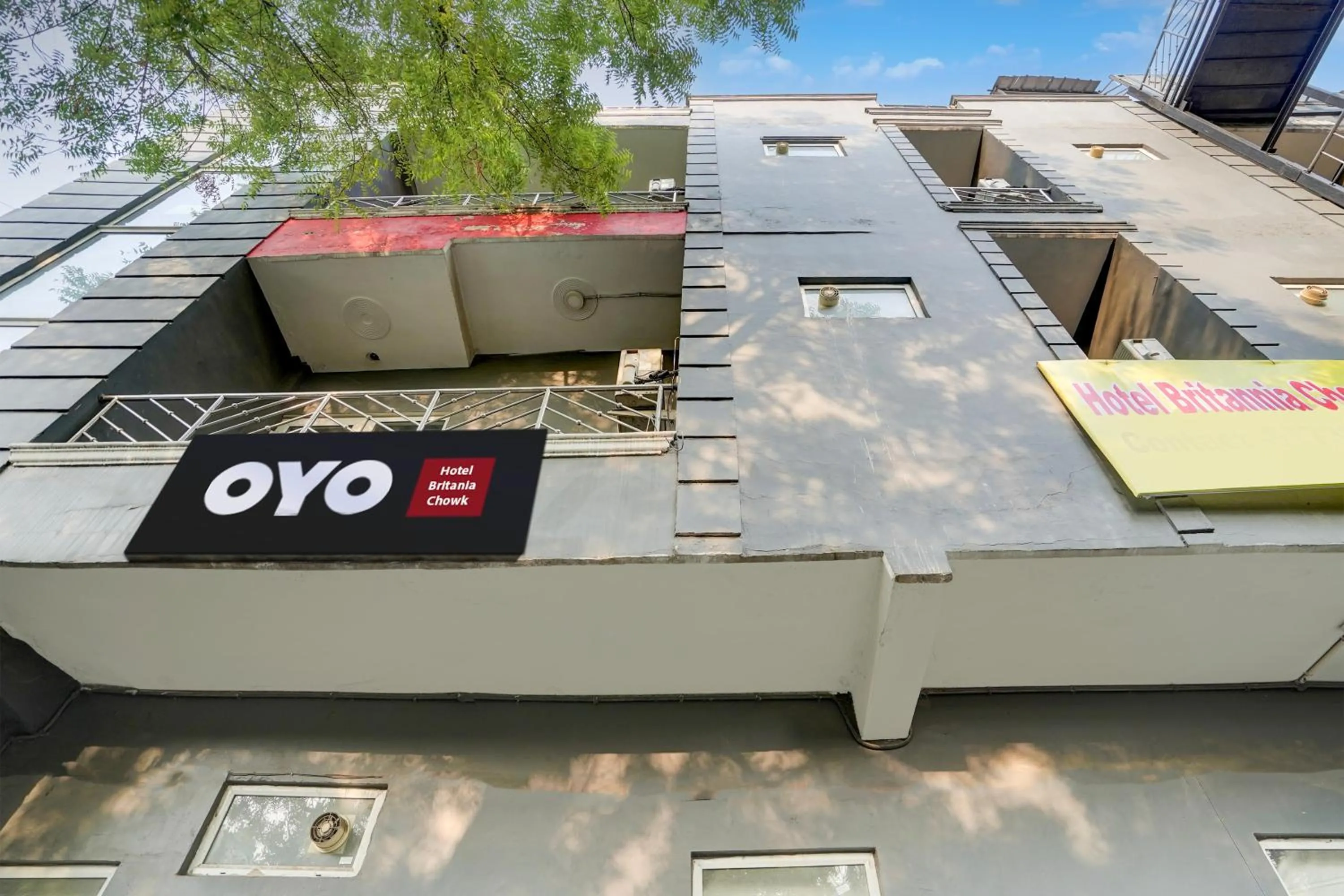 Property building in Super Hotel O Britania Chowk