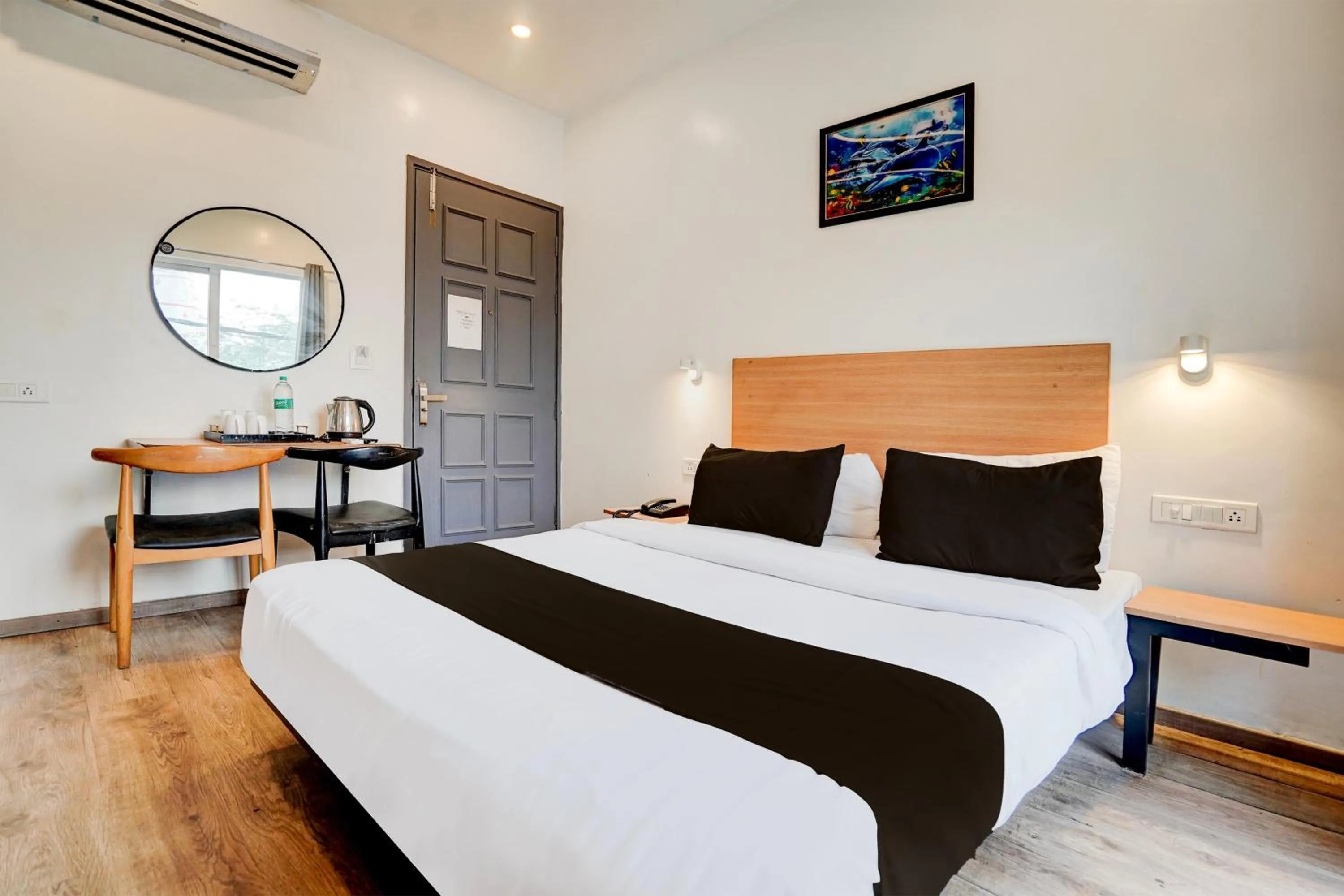 Bedroom in Super Hotel O Britania Chowk