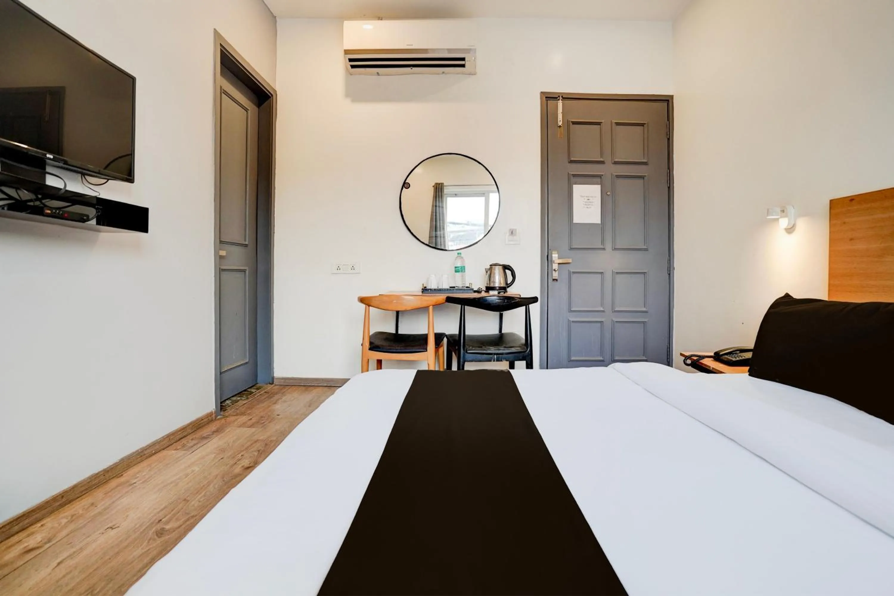 Bedroom in Super Hotel O Britania Chowk