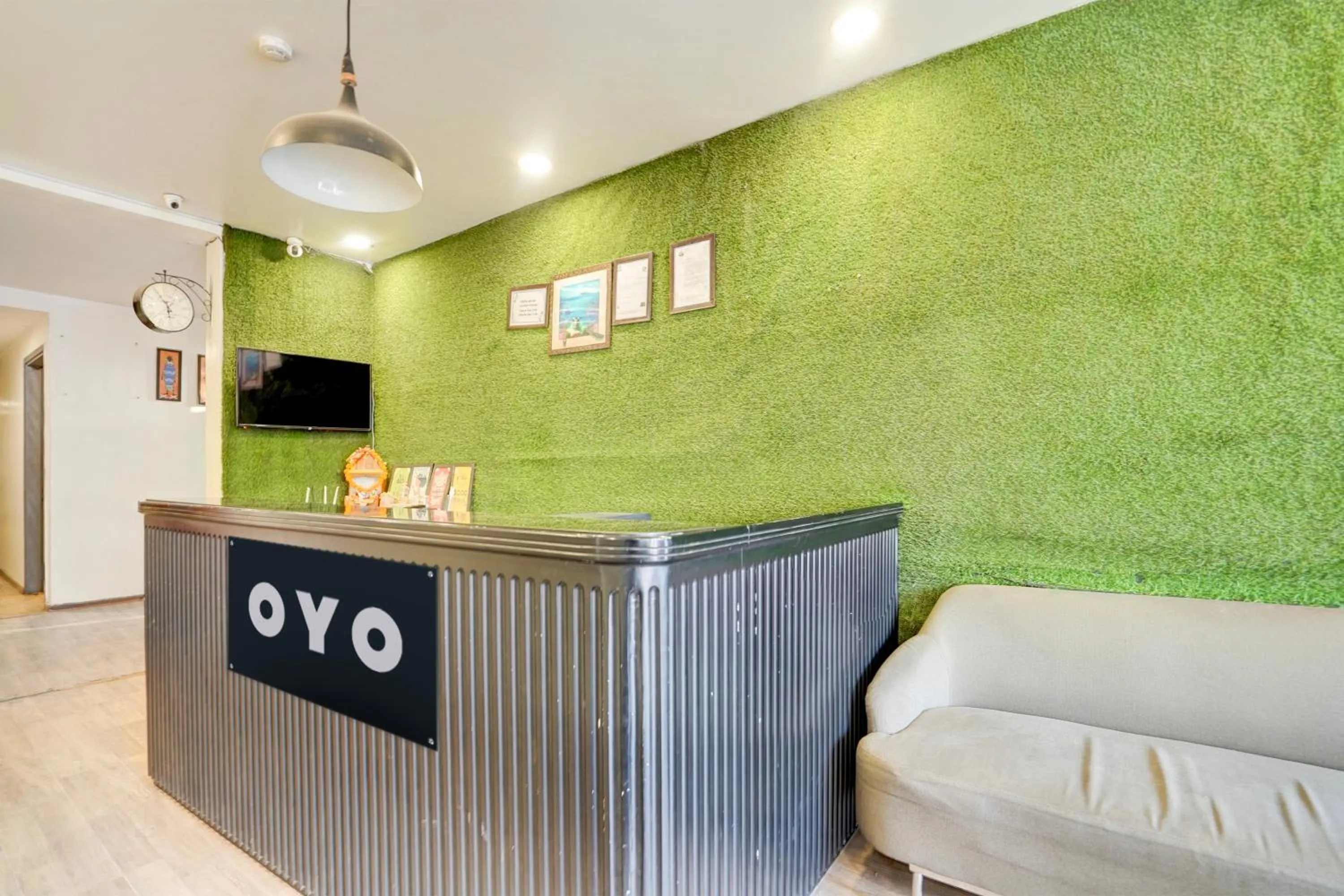 Lobby or reception in Super Hotel O Britania Chowk