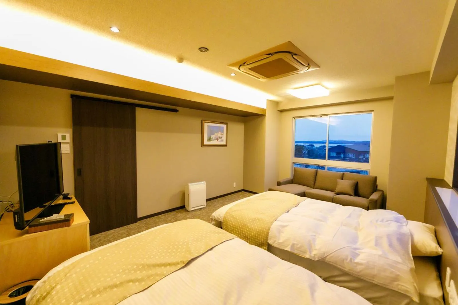 Photo of the whole room, Bed in Ise-Shima Ohtaya Healing Stay