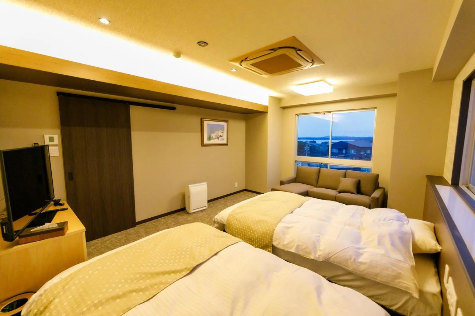 Photo of the whole room, Bed in Ise-Shima Ohtaya Healing Stay