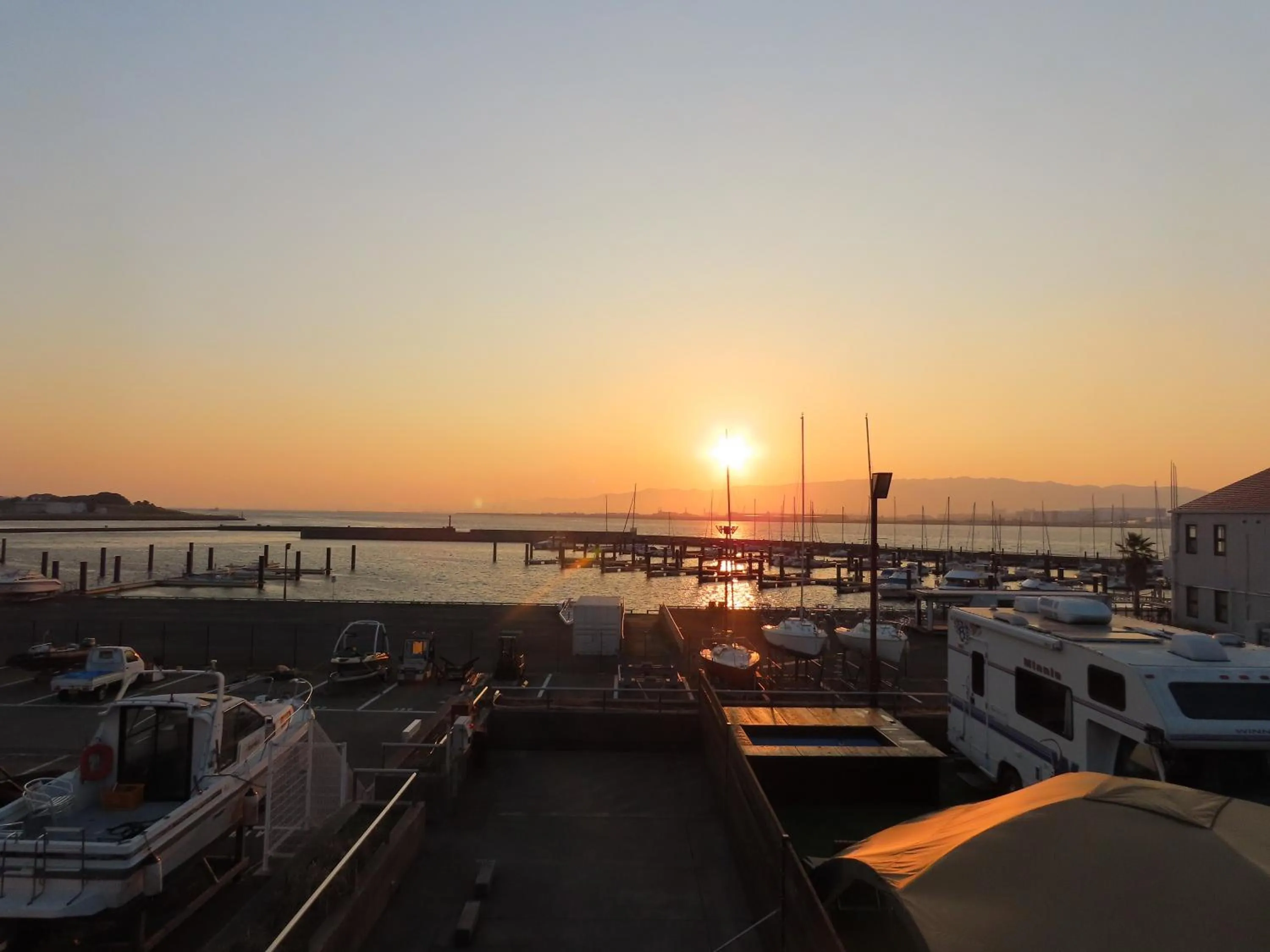 Area and facilities in Osaka Hokko Marina HULL
