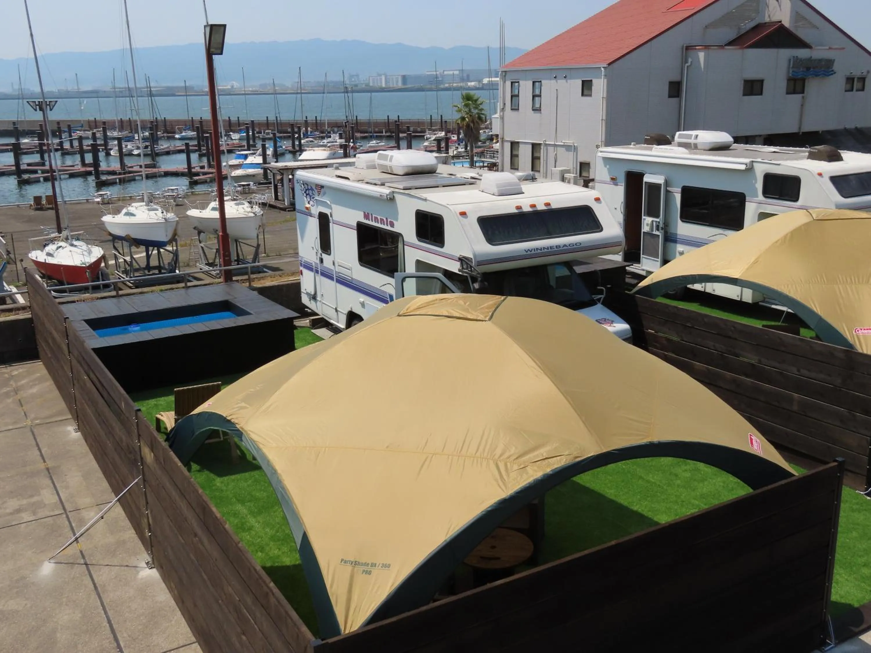 Area and facilities in Osaka Hokko Marina HULL